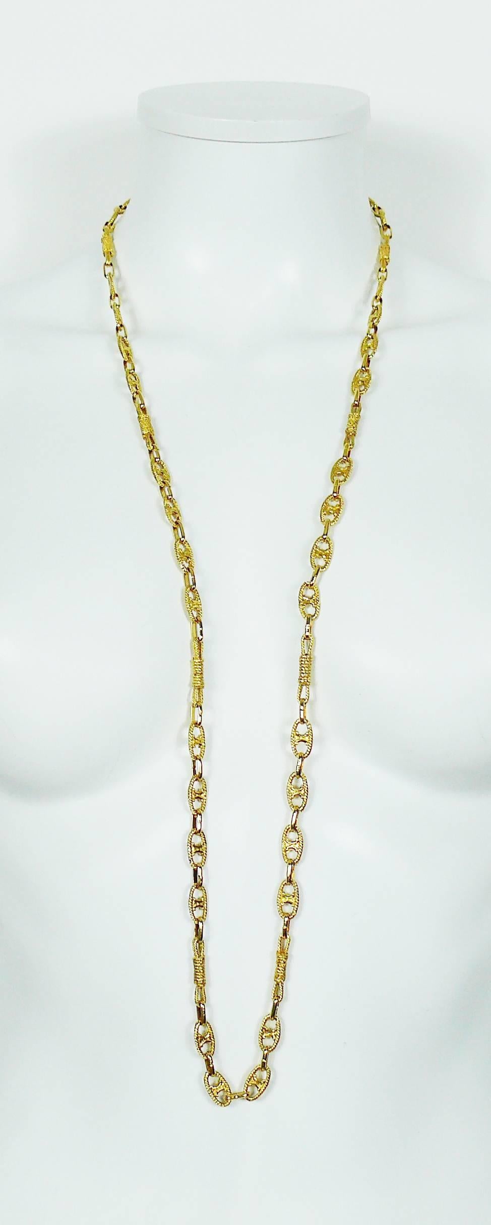 CELINE vintage gold toned sautoir necklace featuring iconic CELINE monogram links alterning with rope knot design links.

Slips on (no clasp).

Unmarked.

Indicative measurements : total length approx. 94 cm (37 inches).

JEWELRY CONDITION CHART
-