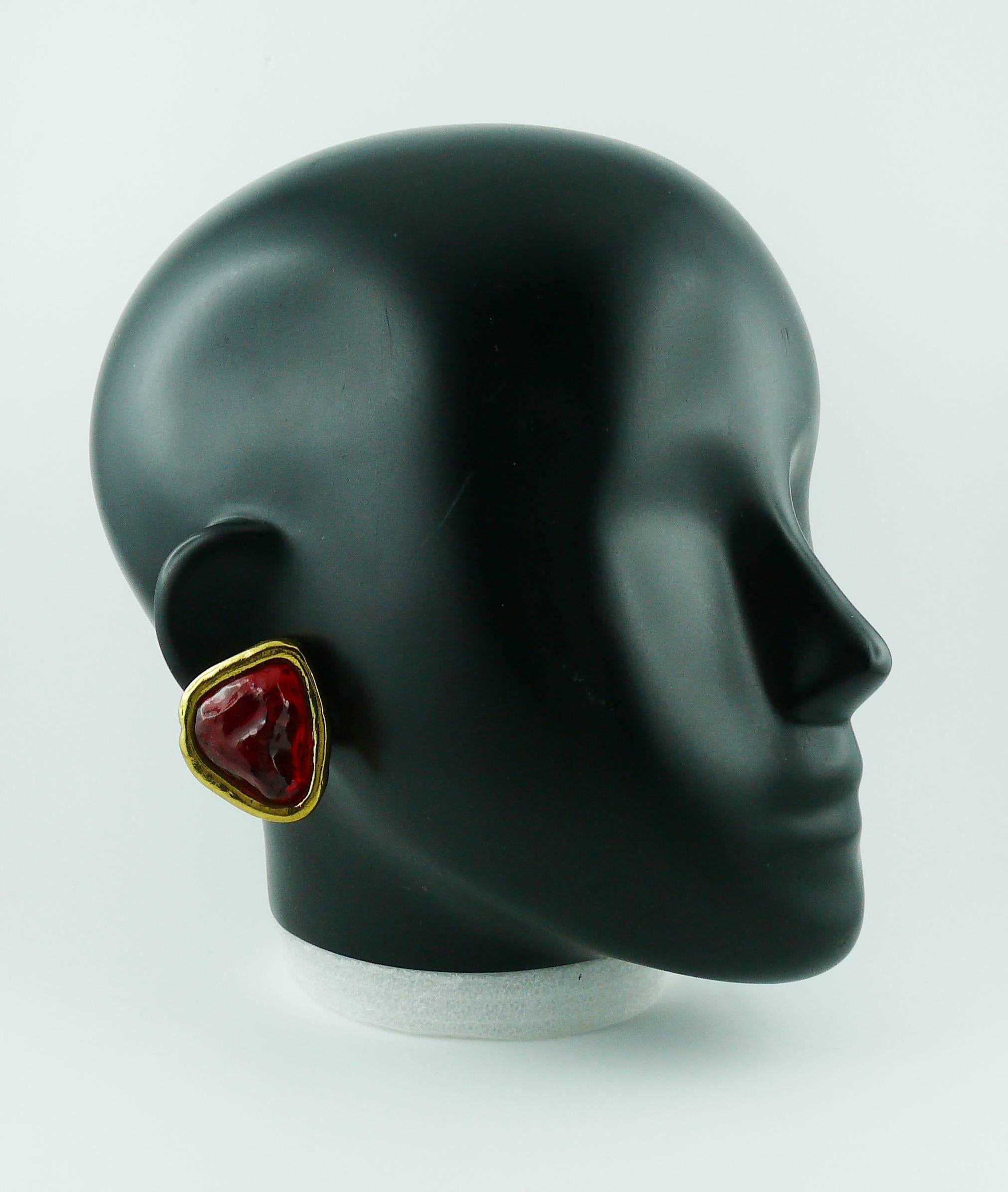 YVES SAINT LAURENT vintage massive clip-on earrings featuring a large irregular ruby resin cabochon in a gold toned setting.

Embossed YSL Made in France.

Indicative measurements : max. height approx. 3.9 cm (1.54 inches) / max. width approx. 3.3