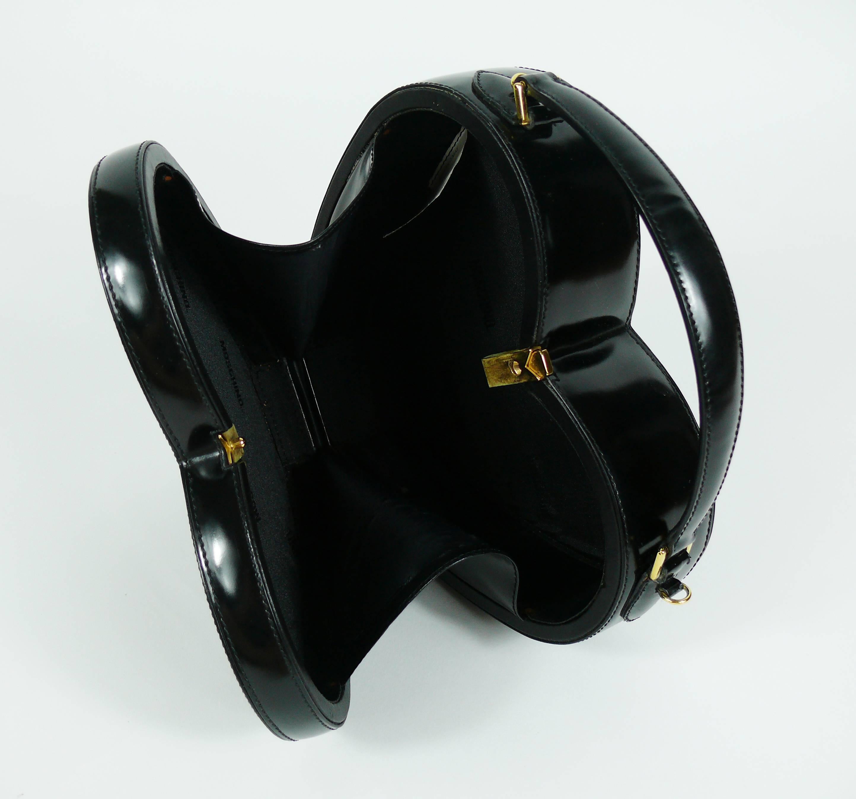 Moschino Vintage Rare Iconic Black Patent Leather Heart Bag In Good Condition In Nice, FR