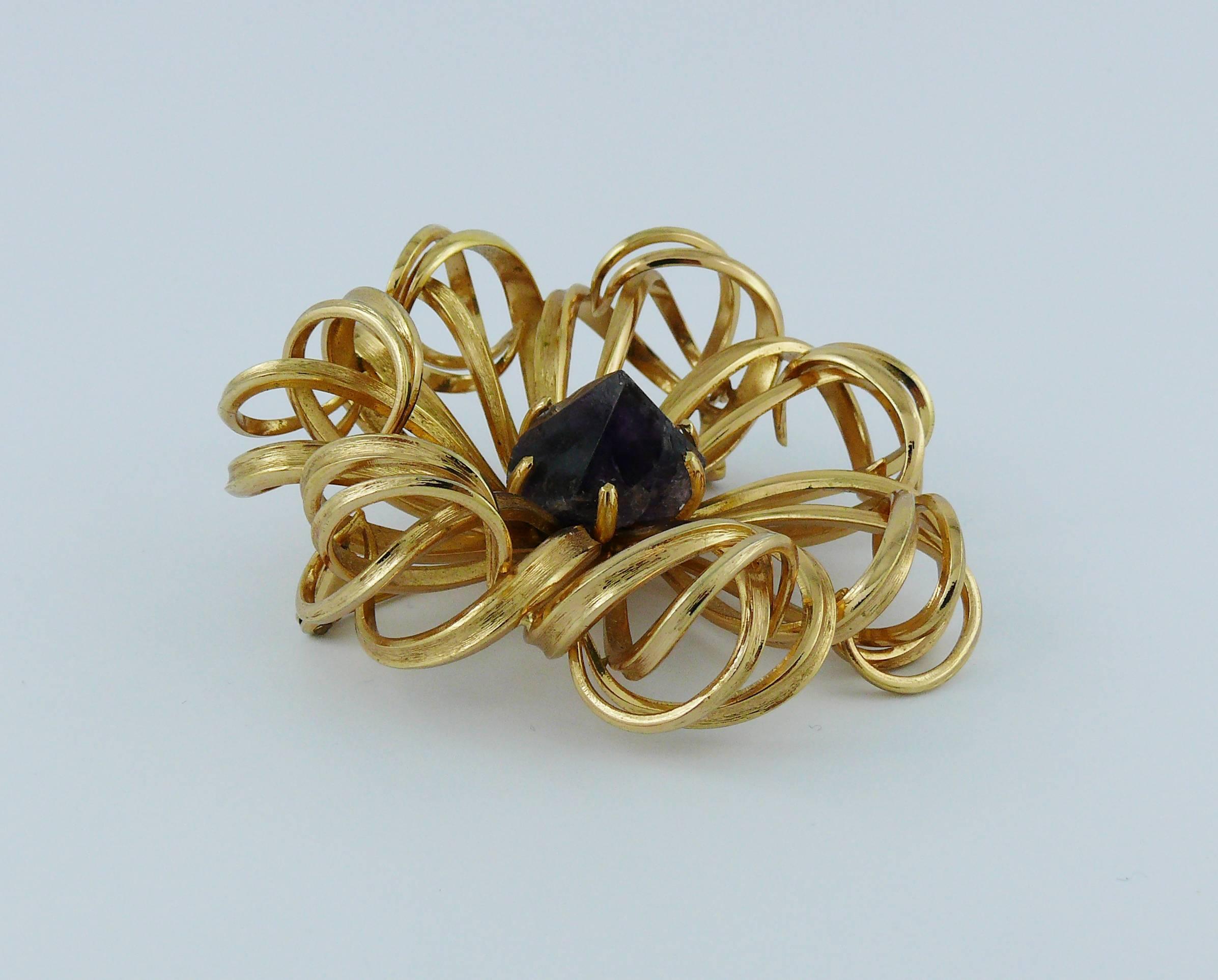 CHRISTIAN DIOR absolutely gorgeous vintage massive gold toned brooch featuring a stylized 3-D flower design with amethyst gemstone.

Embossed 19 CHR. DIOR © 66 Germany.

Indicative measurements : diameter approx. 6.5 cm (2.56 inches).

JEWELRY