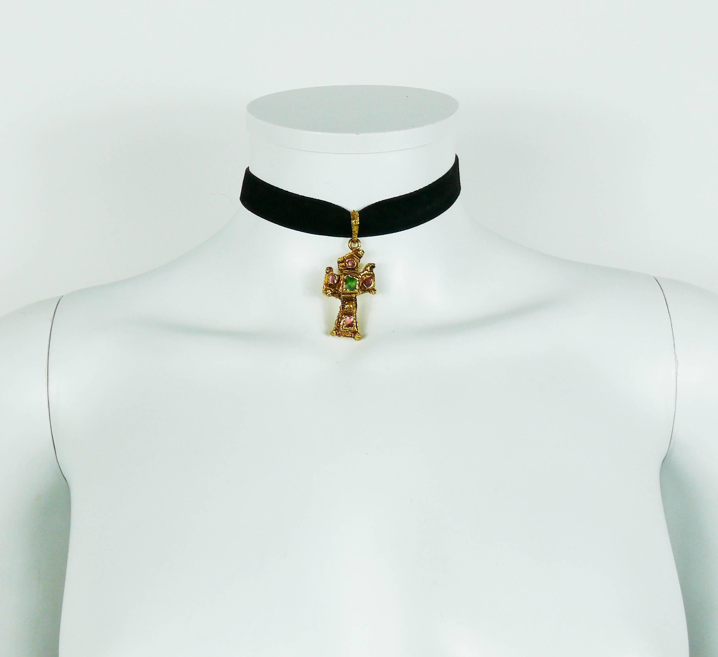 CHRISTIAN LACROIX vintage chocker necklace featuring a textured gold tone cross pendant with antique patina and multicolored enamel.

Black velvet ribbon (ties in the back, adjustable length).

Marked CHRISTIAN LACROIX CL Made in France.

Indicative