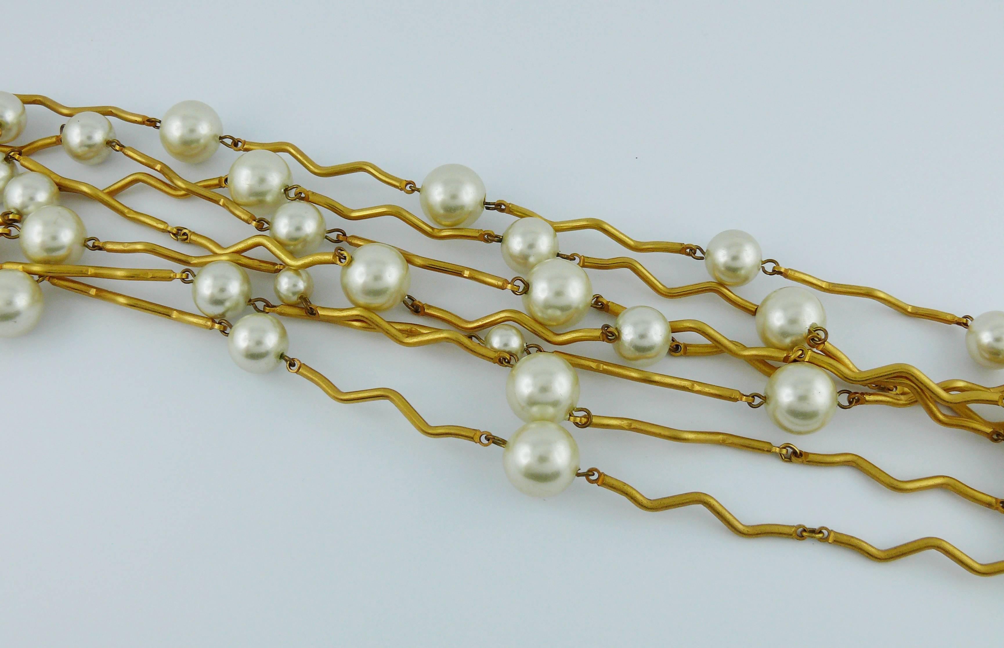 Biche de Bere - Collier ras du cou en perles moderniste à plusieurs brins - Vintage Excellent état à Nice, FR