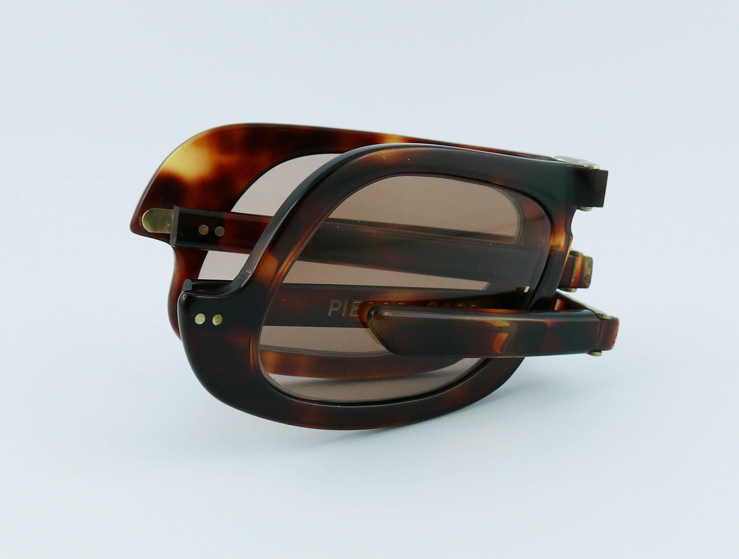 PIERRE CARDIN vintage rare asymetrical design folding sunglasses.

Brown smoked lenses.

Engraved PIERRE CARDIN on the inside temple.

Indicative measurements : frame max. width approx. 16.3 cm (6.42 inches) / width approx. 15.4 cm (6.06 inches) /