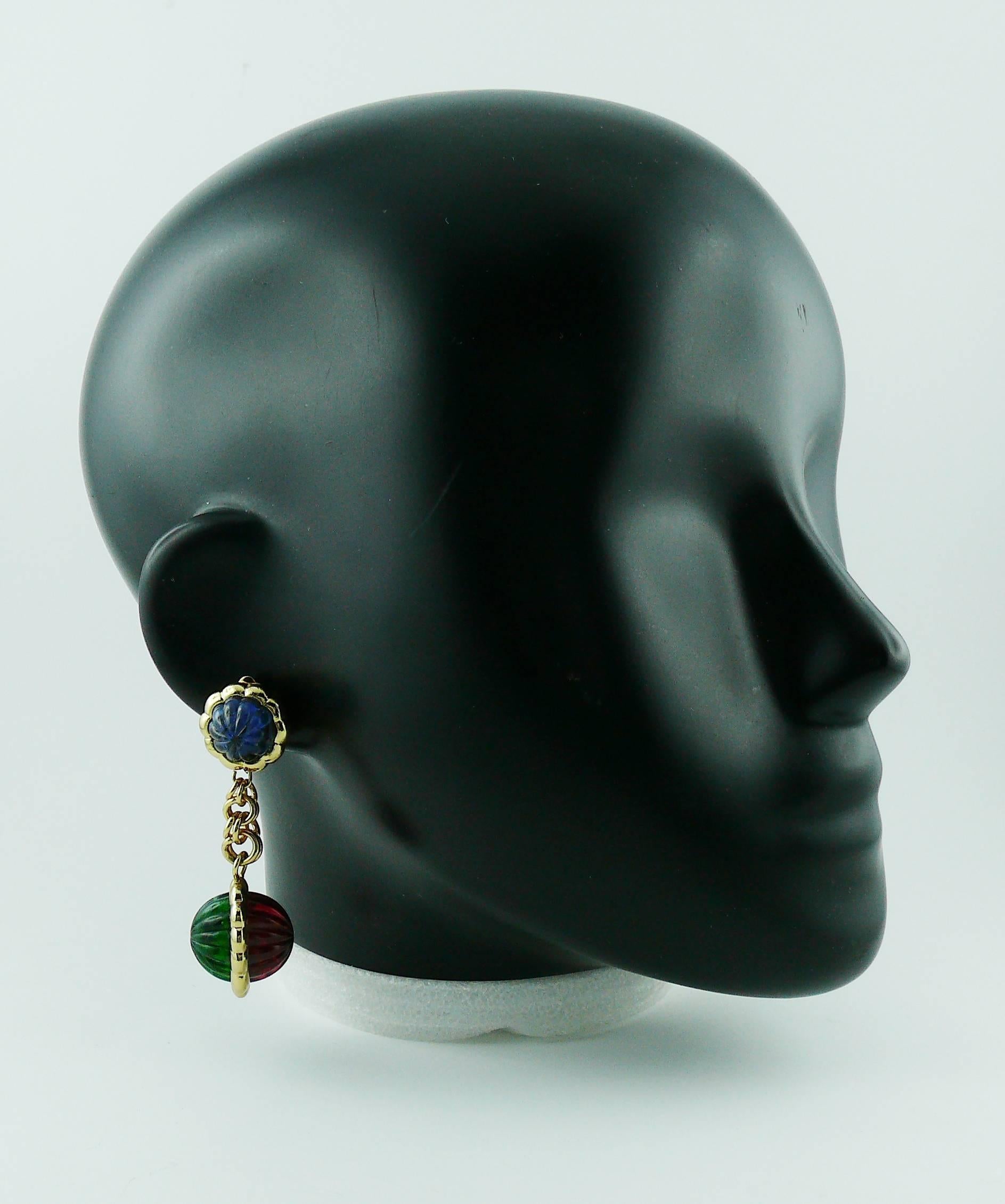 CHRISTIAN DIOR vintage dangling earrings (for pierced ears) featuring faux gems (ruby, sapphire, emerald) glass cabochons in a gold toned setting.

Marked CHR. DIOR © Germany.

Indicative measurements : height approx. 6.5 cm (2.56 inches) / max.