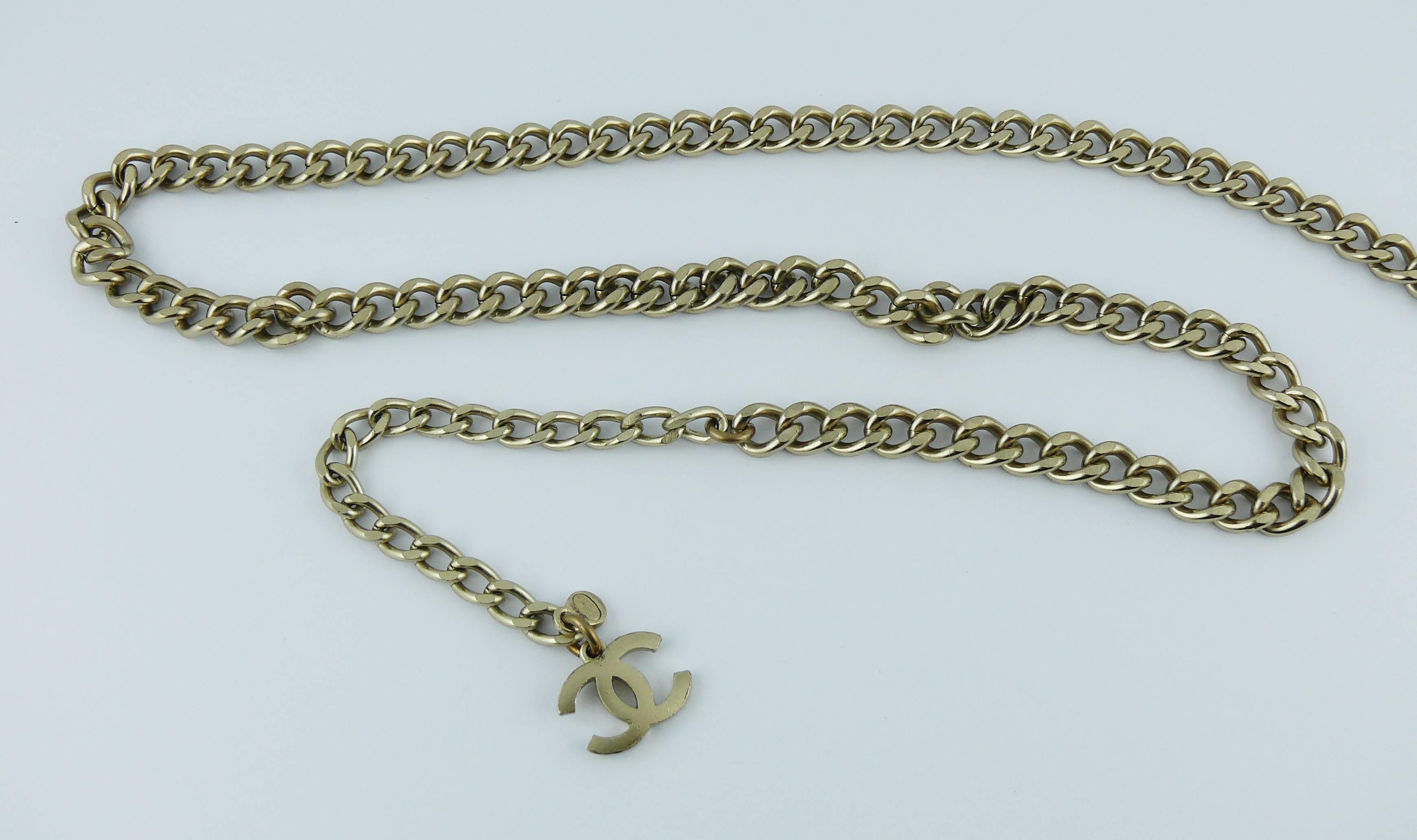 Chanel Rare Fall 2004 Make-Up Charm Runway Belt Necklace In Excellent Condition In Nice, FR
