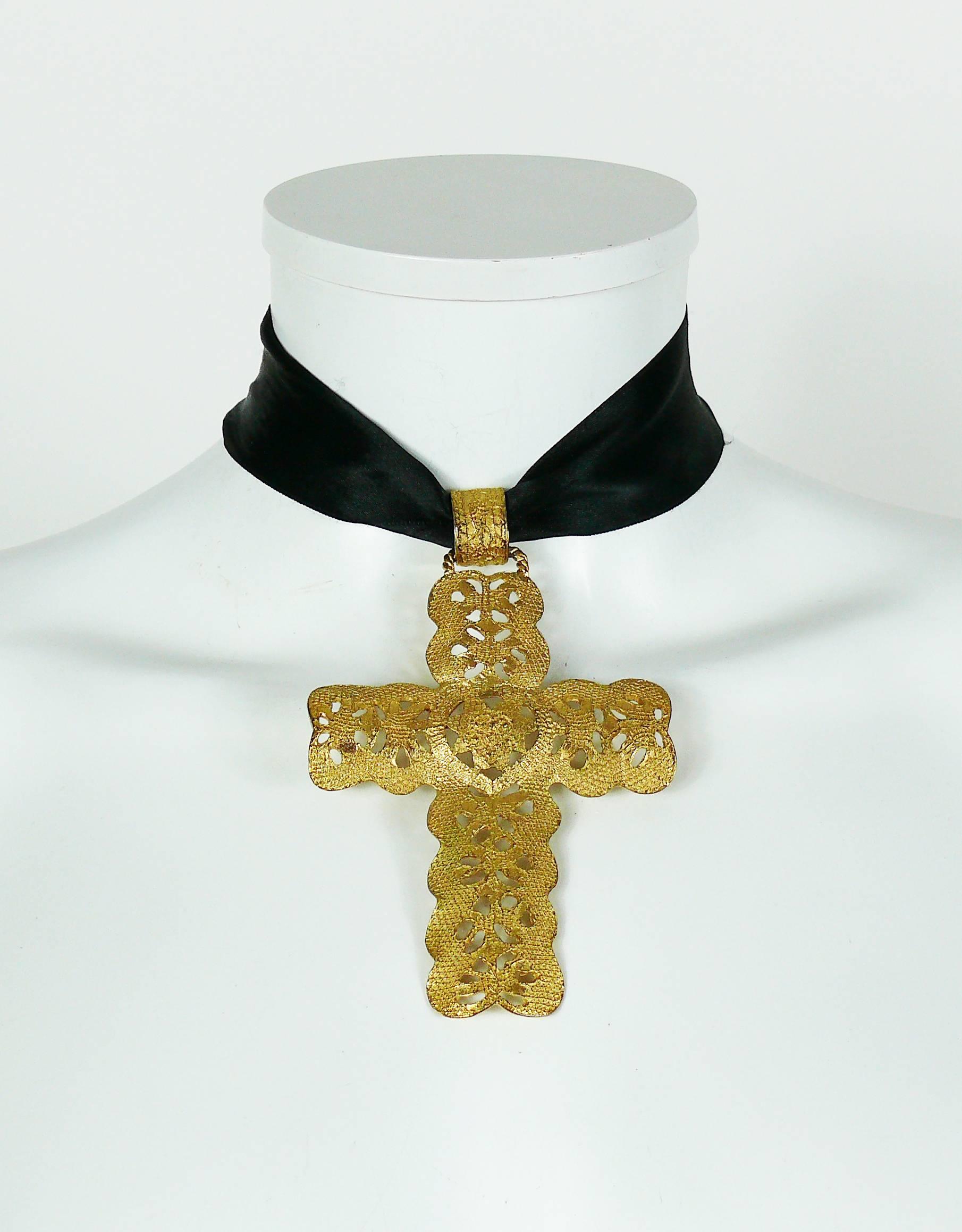 YVES SAINT LAURENT vintage rare gold toned openwork massive cross pendant featuring a lace design.

Comes with a black satin ribbon and original dust bag (used condition).

Embossed YSL Made in France.

Indicative measurements : cross height (incl.
