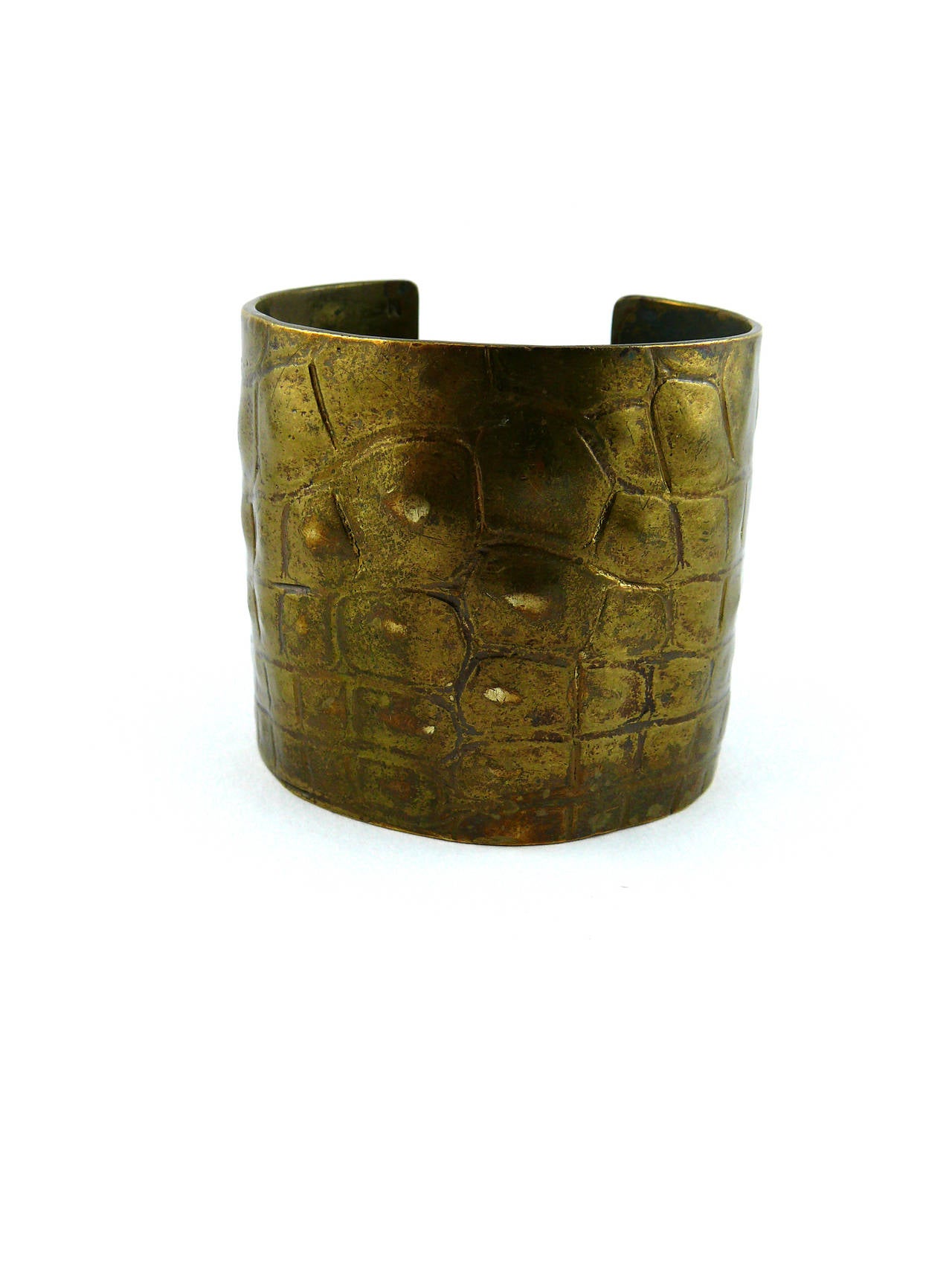 Yves Saint Laurent YSL Croc Embossed Cuff Bracelet In Excellent Condition For Sale In Nice, FR