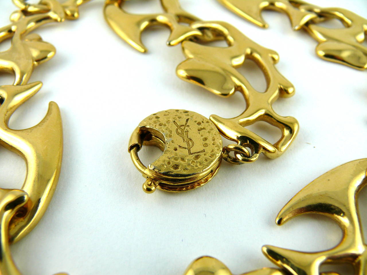 Yves Saint Laurent YSL Collana vintage con pesce in oro in vendita 1