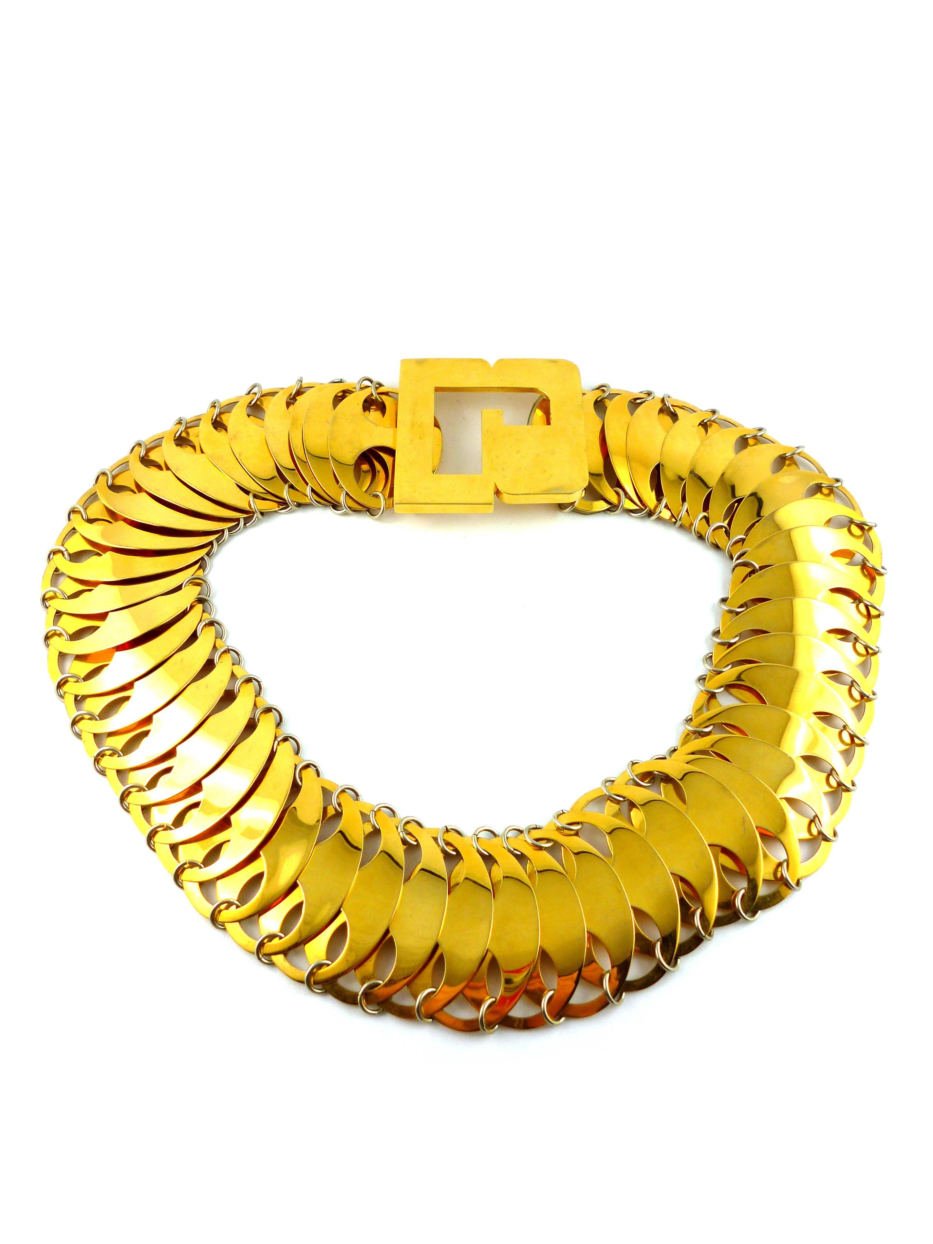 Paco Rabanne Gold Metal Link and Cut Out R Buckle Chain Belt In Excellent Condition In Nice, FR