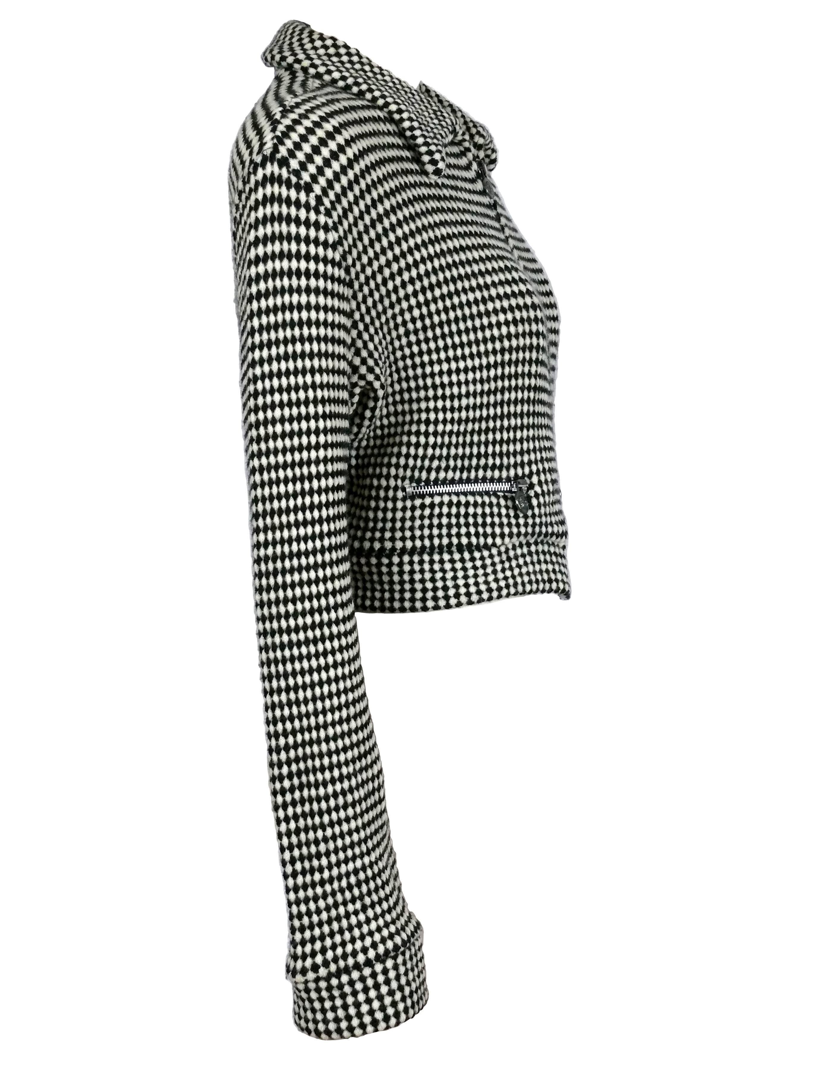 GIANNI VERSACE Jeans Couture vintage blended wool black and white checkered vest jacket.

Zip up front.
Medusa head zip buttons.
Two front pockets.
Unlined.

Label reads Versace Jeans Couture.
Piece n° 796704.

Marked Size : L.
Please
