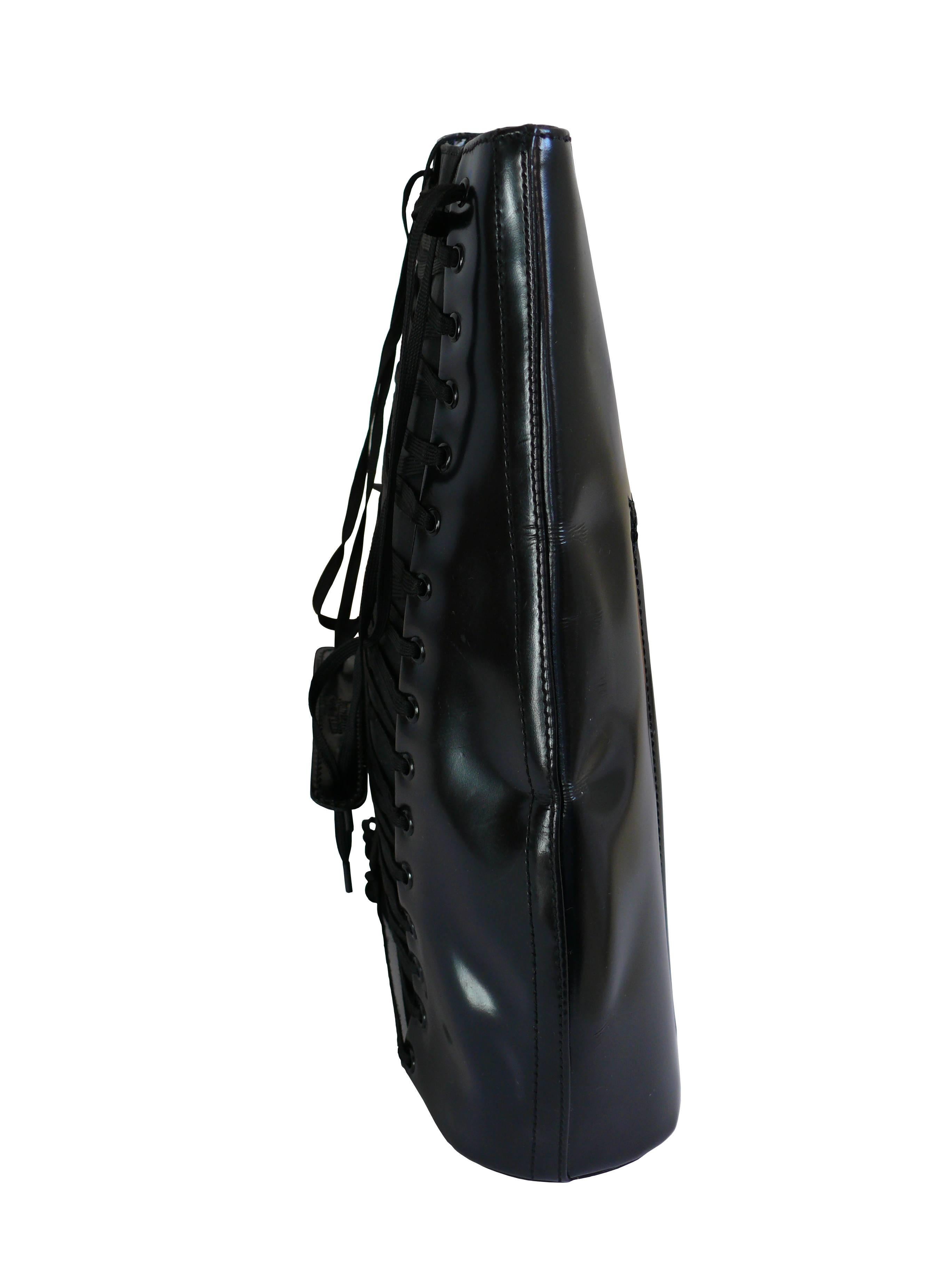 Jean Paul Gaultier Schwarze Ikonische Korsett-Umhängetasche aus Lackleder im Zustand „Hervorragend“ im Angebot in Nice, FR