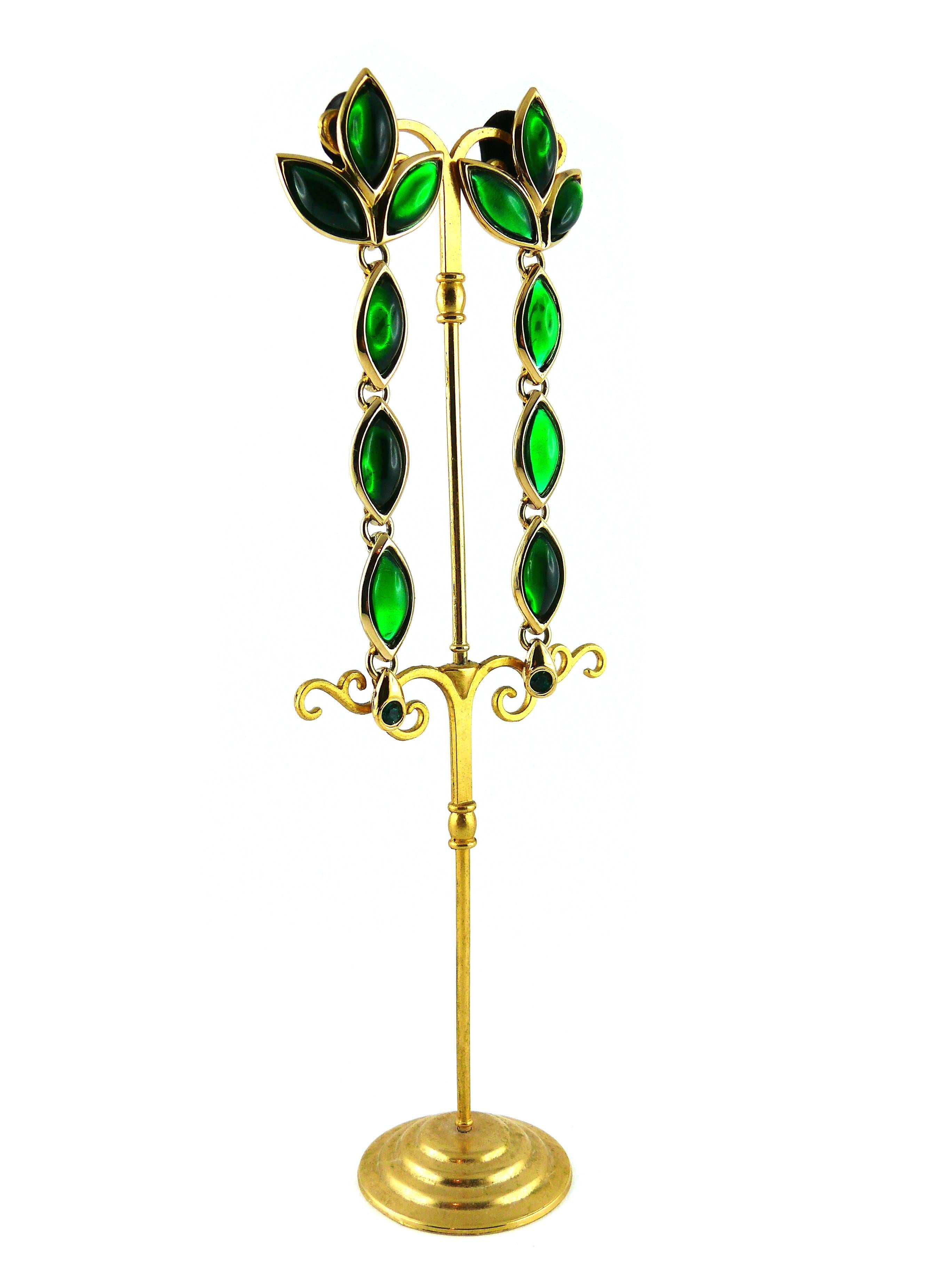 Yves Saint Laurent YSL Vintage Emerald Dangling Earrings In Excellent Condition In Nice, FR