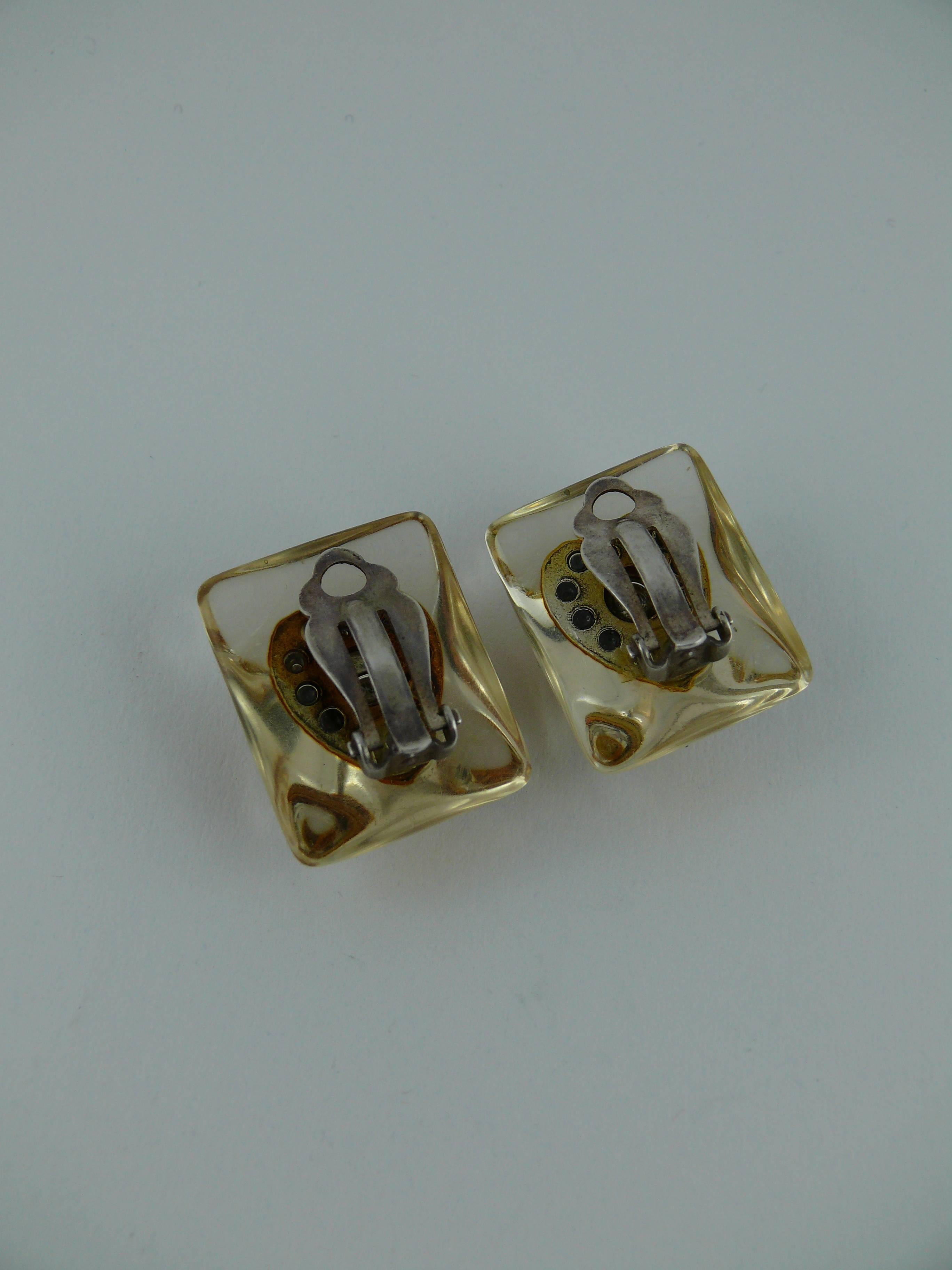 Jean Paul Gaultier Vintage Resin Jewelled Heart Inlaid Clip-On Earrings In Excellent Condition For Sale In Nice, FR