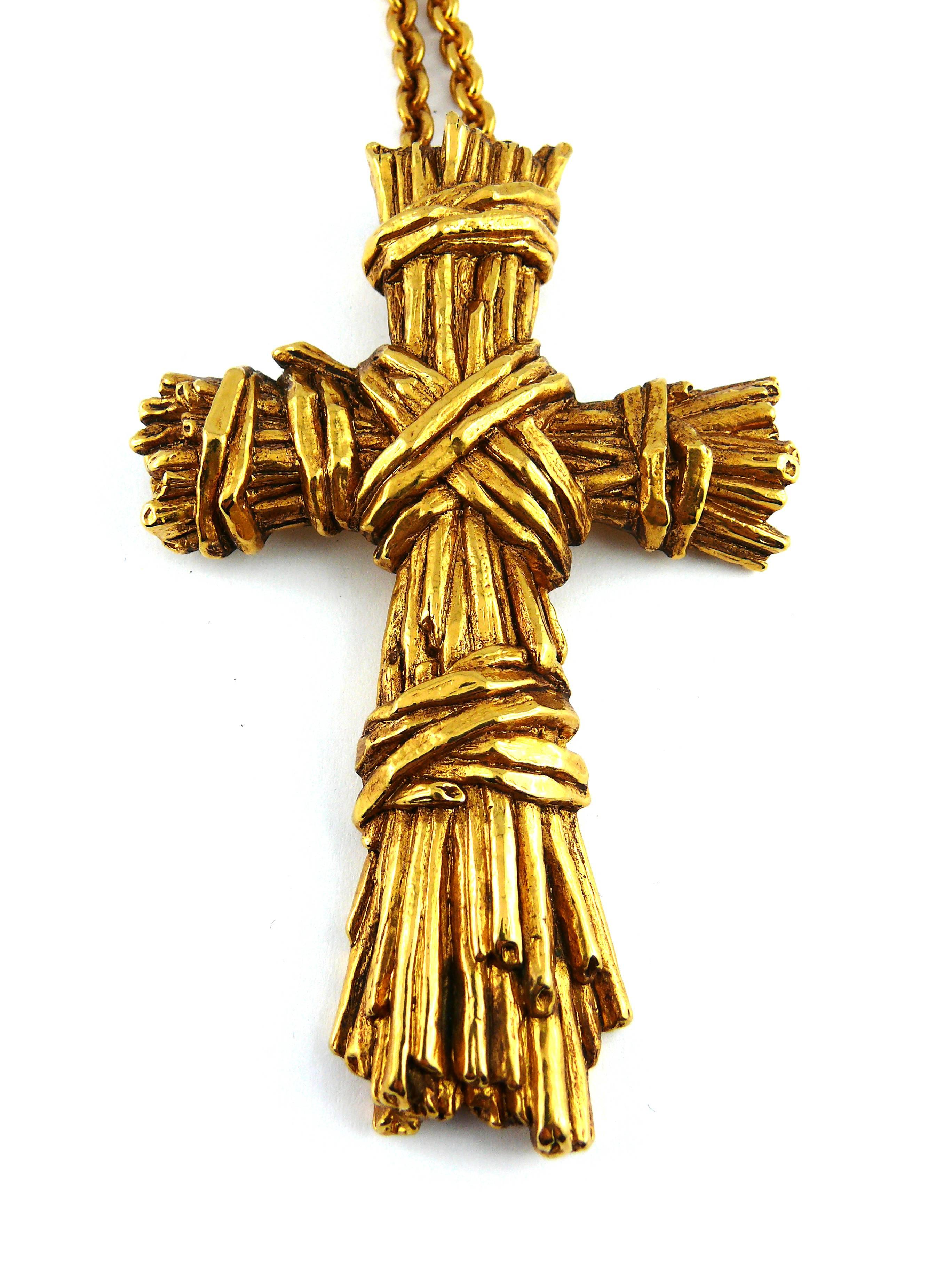 Christian Lacroix Vintage Massive Ribbed Textured Cross Necklace In Excellent Condition In Nice, FR