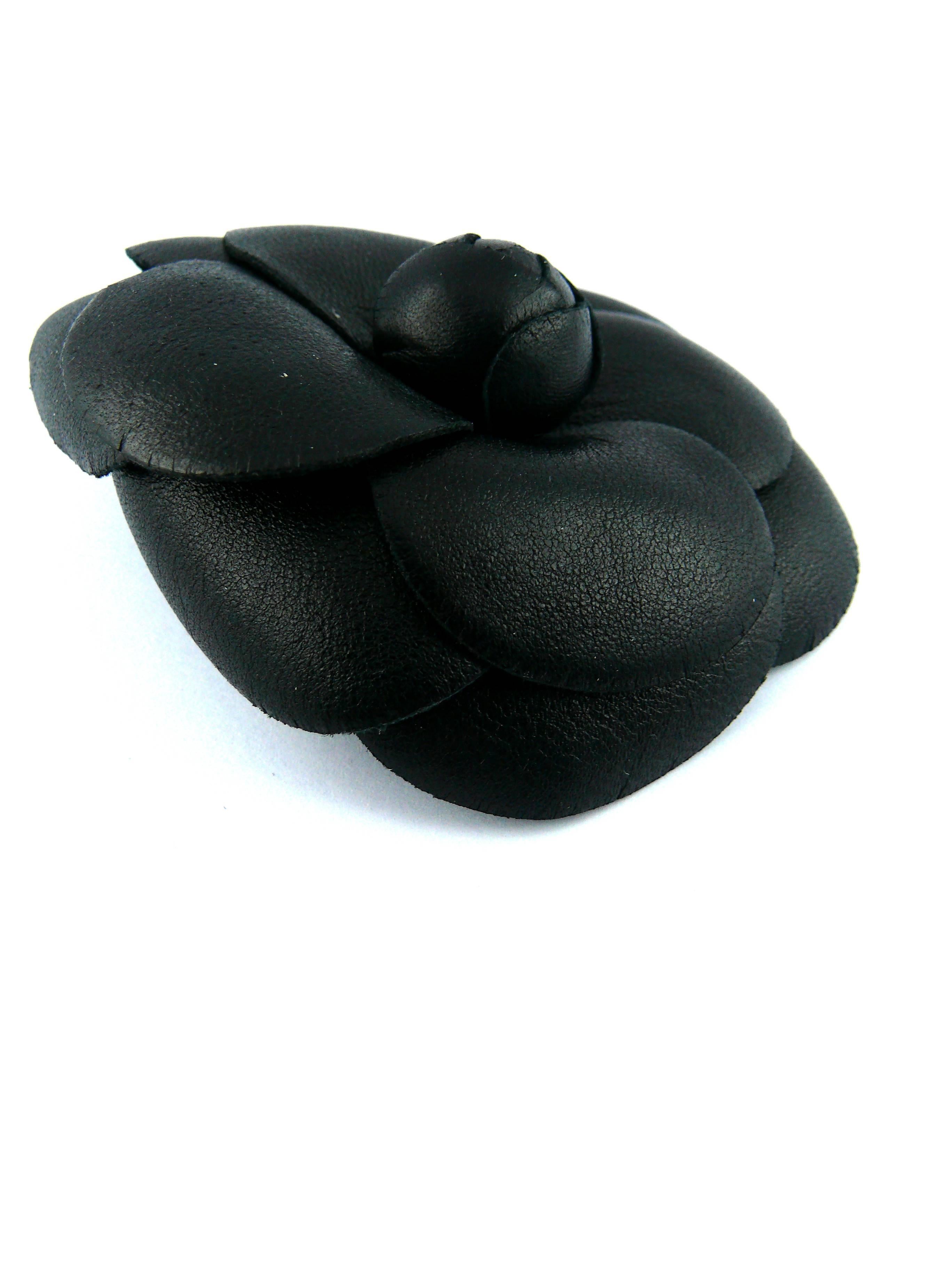 CHANEL classic black leather camellia brooch.

Marked CHANEL Made in France.

JEWELRY CONDITION CHART
- New or never worn : item is in pristine condition with no noticeable imperfections
- Excellent : item has been used and may have not more than