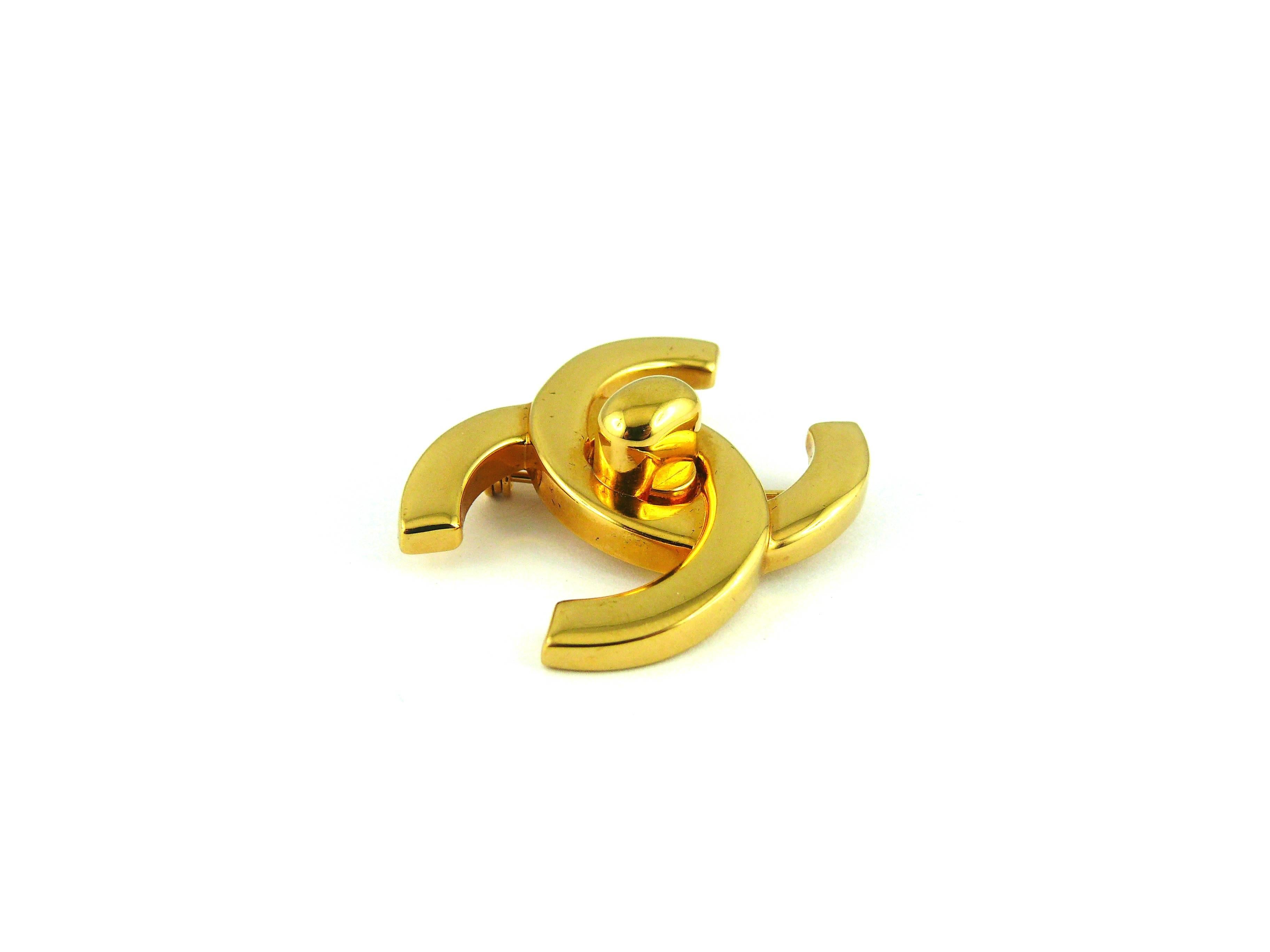CHANEL most wanted vintage gold tone CC turn lock brooch.

Fall 1996 Collection.

Marked CHANEL 96 A Made in France.

JEWELRY CONDITION CHART
- New or never worn : item is in pristine condition with no noticeable imperfections
- Excellent : item has