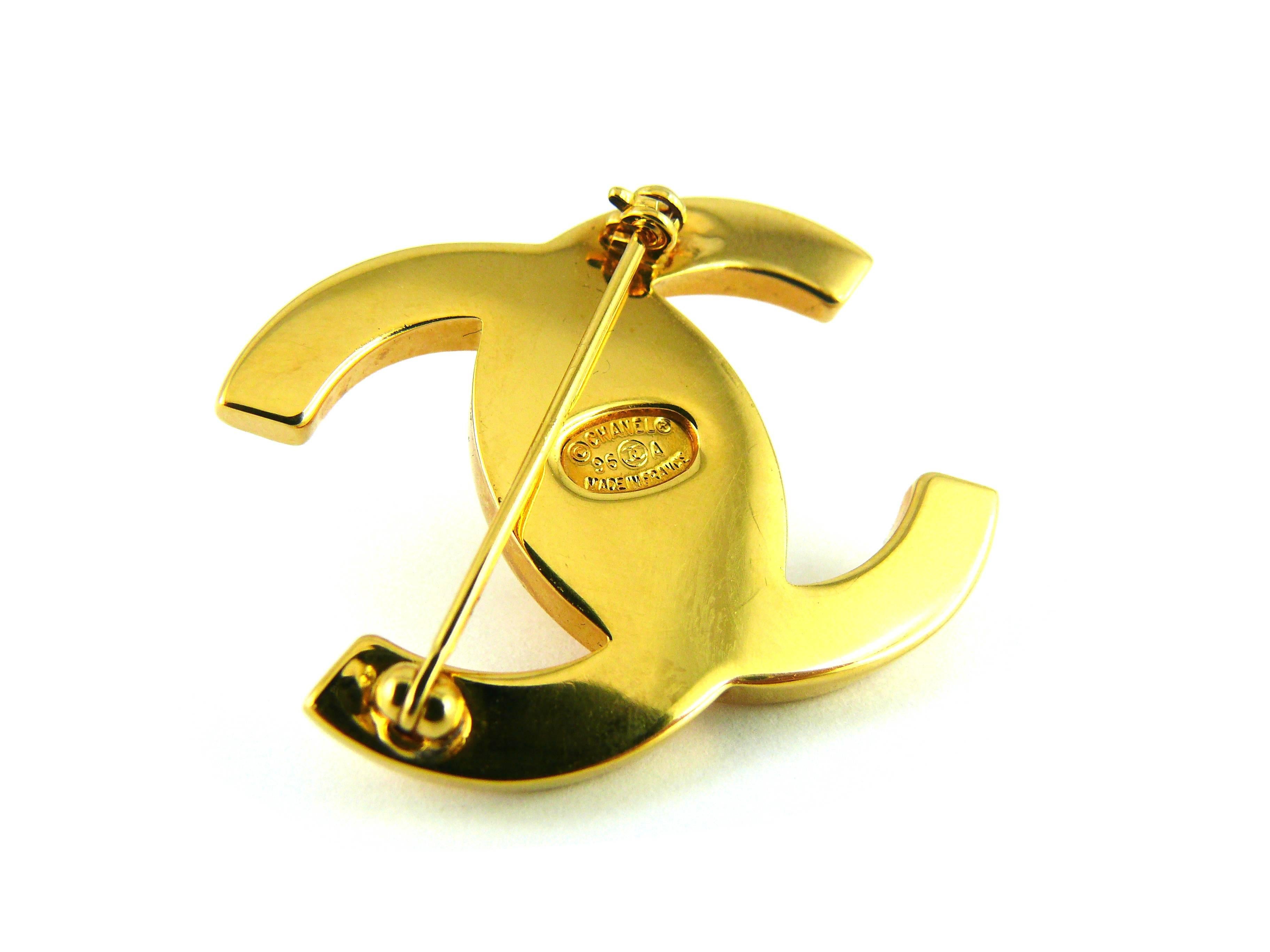 Chanel Vintage CC Turn Lock Gold Tone Brooch Fall 1996 In Excellent Condition In Nice, FR
