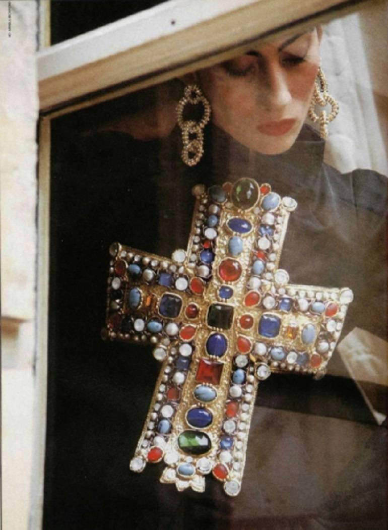 Christian Lacroix Vintage Rare Massive Jewelled Cross Brooch Pendant In Excellent Condition In Nice, FR