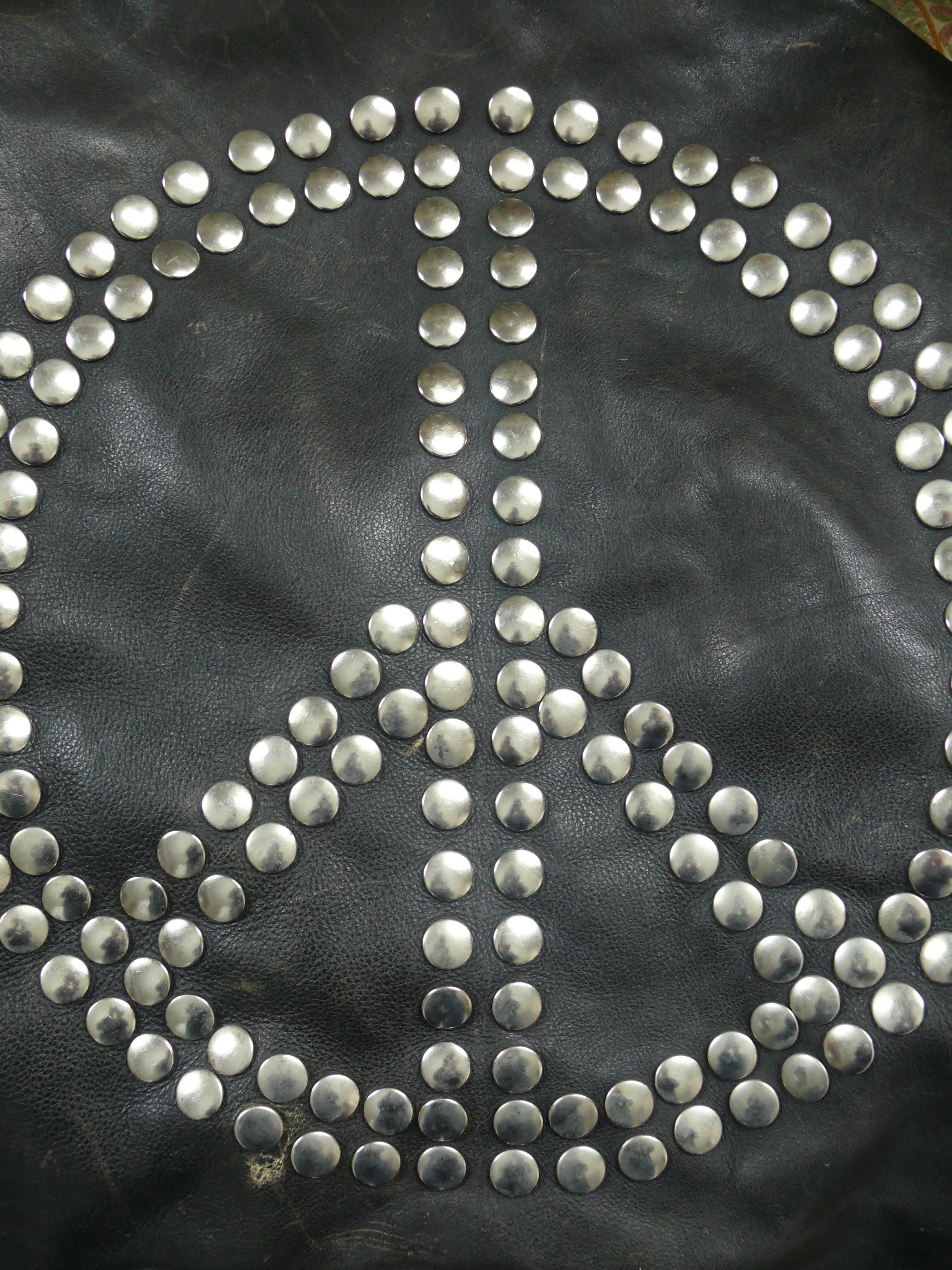 Moschino Vintage Iconic Peace Lederjacke, ca. 1990 im Zustand „Gut“ in Nice, FR