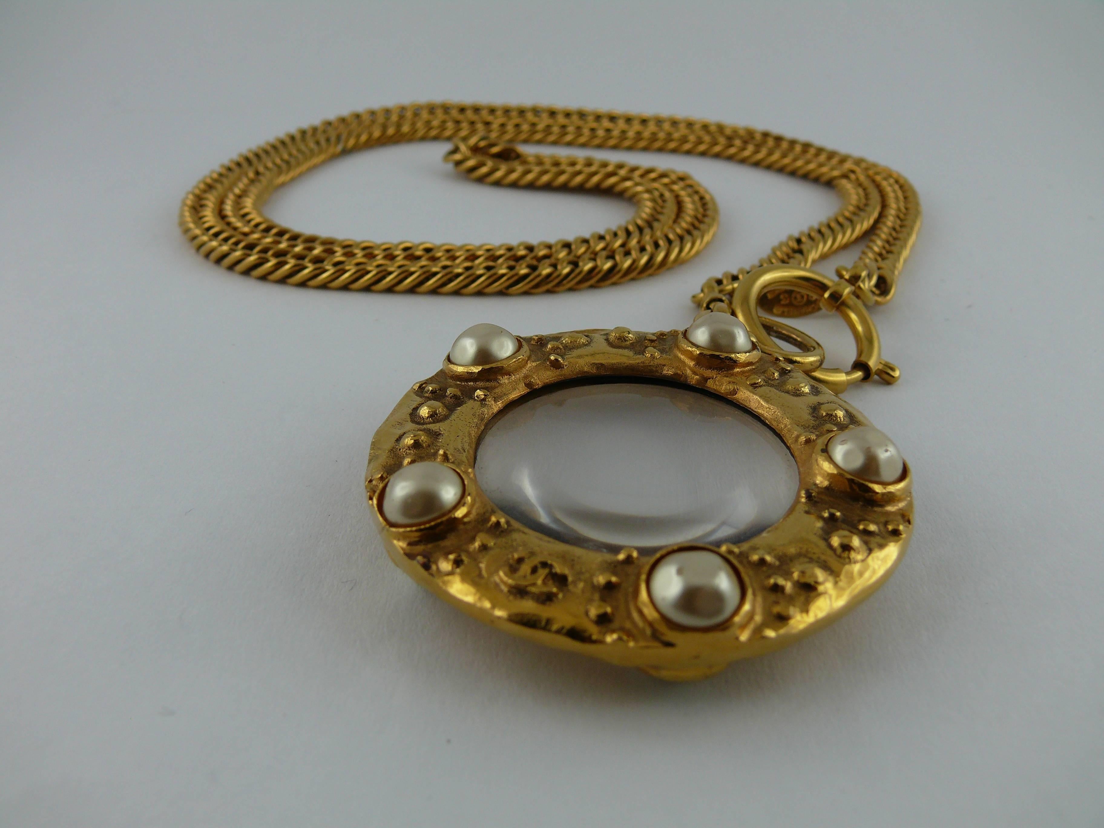 chanel magnifying glass necklace