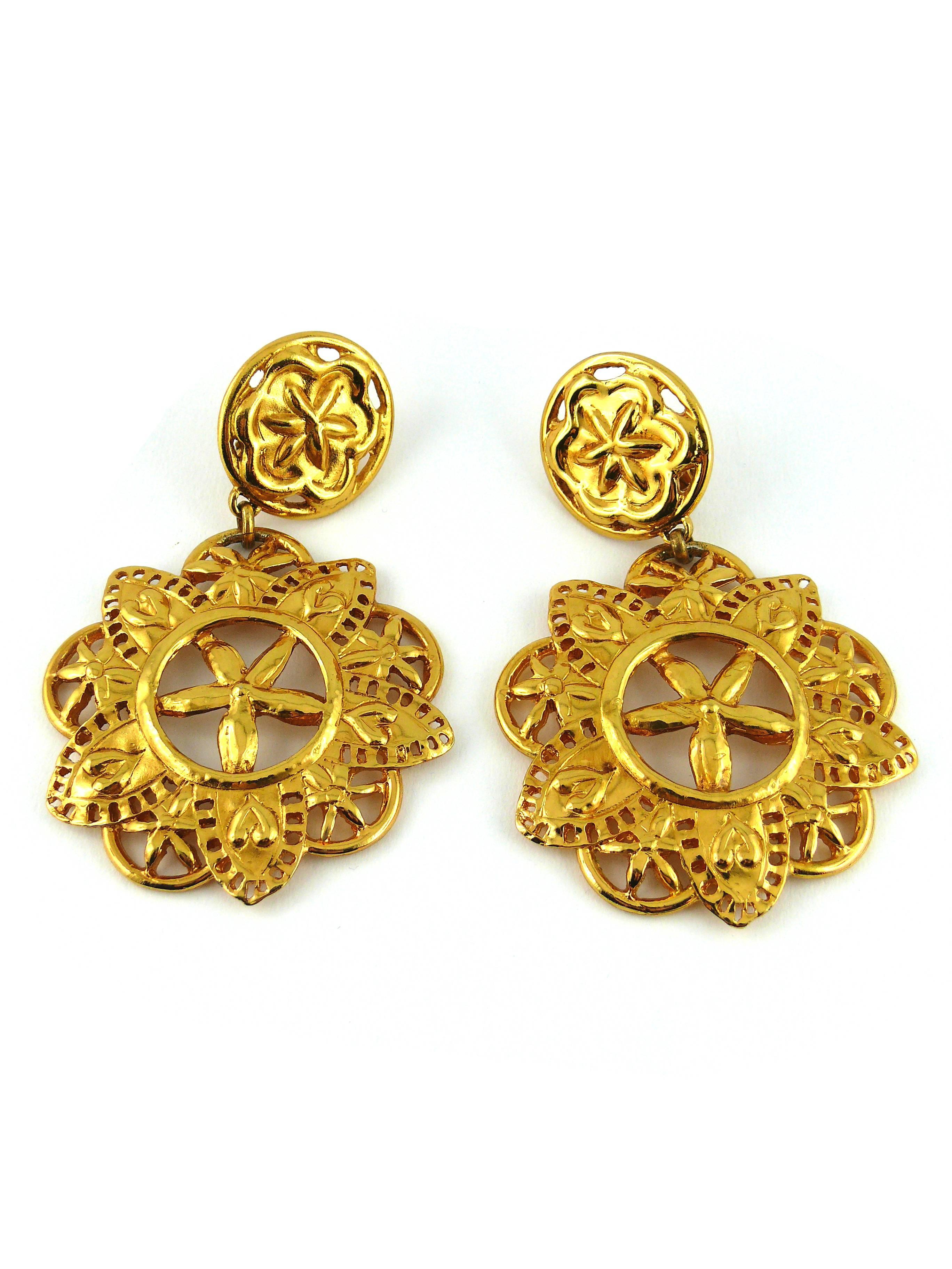 Christian Lacroix Vintage Massive Gold Toned Openwork Abstract Floral Earrings In Excellent Condition In Nice, FR