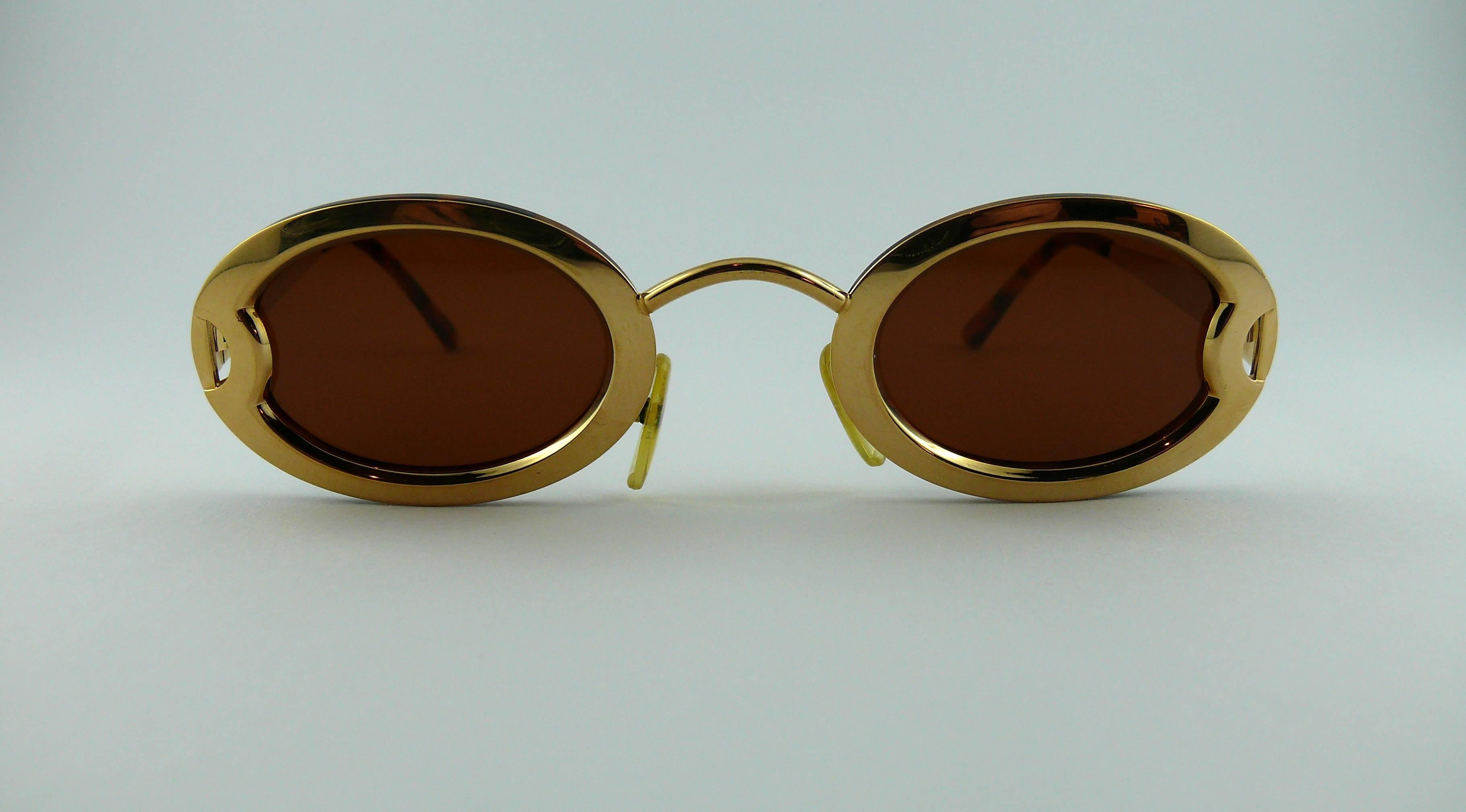 CHRISTIAN DIOR vintage rare limited edition sunglasses.

As seen on super model CARLA BRUNI at CHRISTIAN DIOR Paris 1995 Spring/Summer ready-to-wear runway show.

Produced by OPTYL Austria.

Gold plated frames.
Back of the frames are covered with