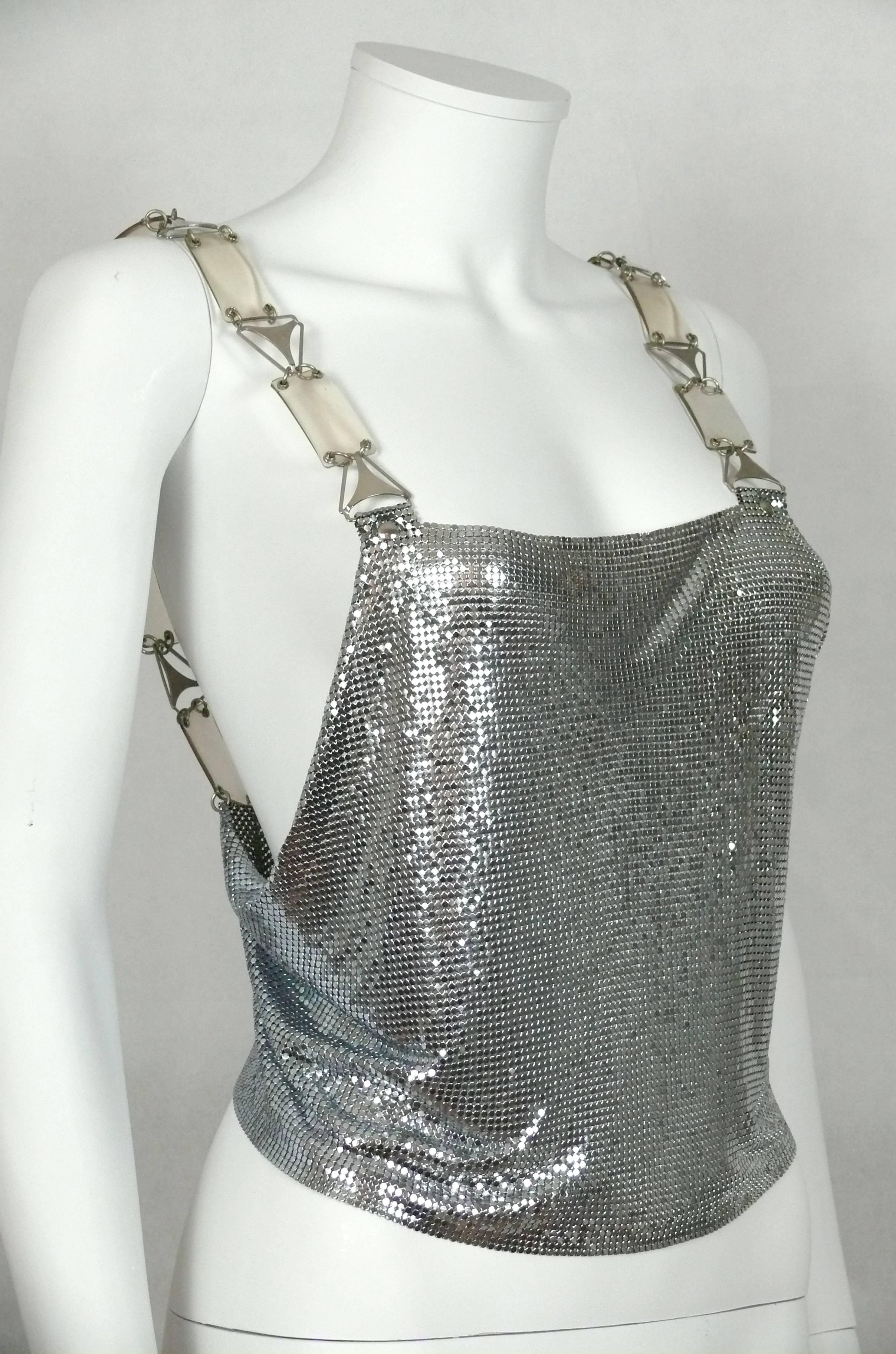 PACO RABANNE style silver metal mesh tank top with gorgeous plastic and metal chain straps.

Back lobster clasp closure.

Indicative measurements taken laid flat : length approx 49 cm (18.50 inches).

Photographed on a FR 36 size mannequin