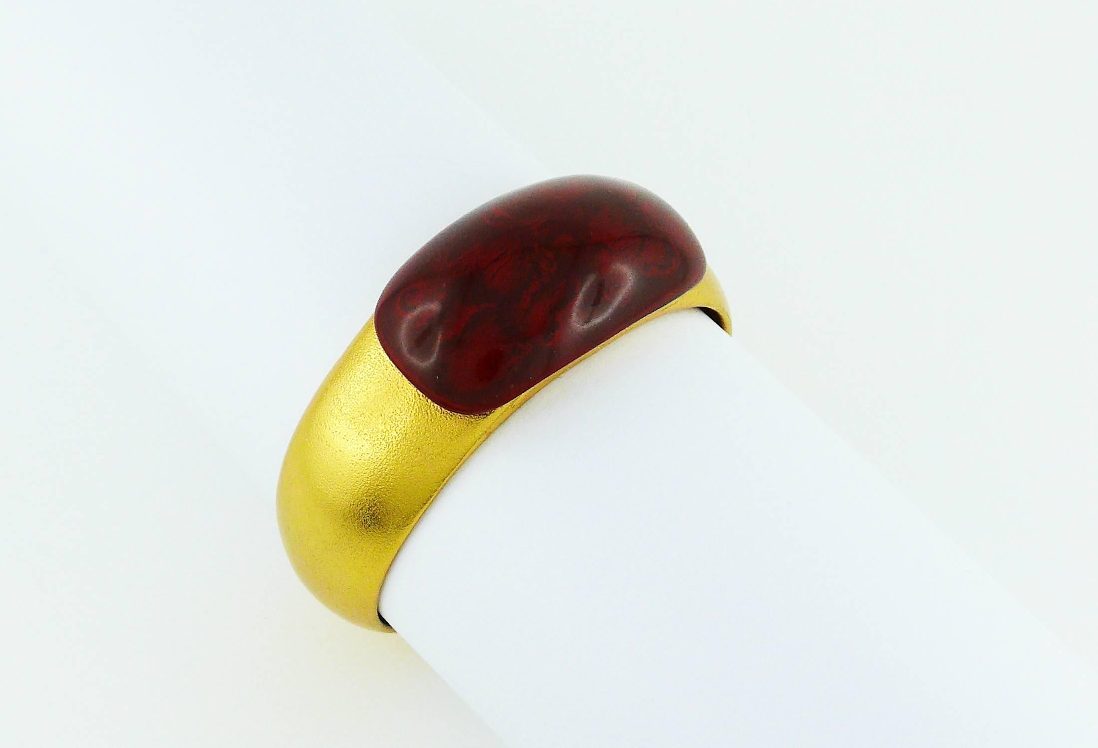 YVES SAINT LAURENT vintage gold toned bangle bracelet featuring a large red lucite cabochon.

Marked YSL Made in France.

Indicative measurements : inside circumference approx. 18.22 cm (7.17 inches) / width approx. 2 cm (0.79 inch).

JEWELRY