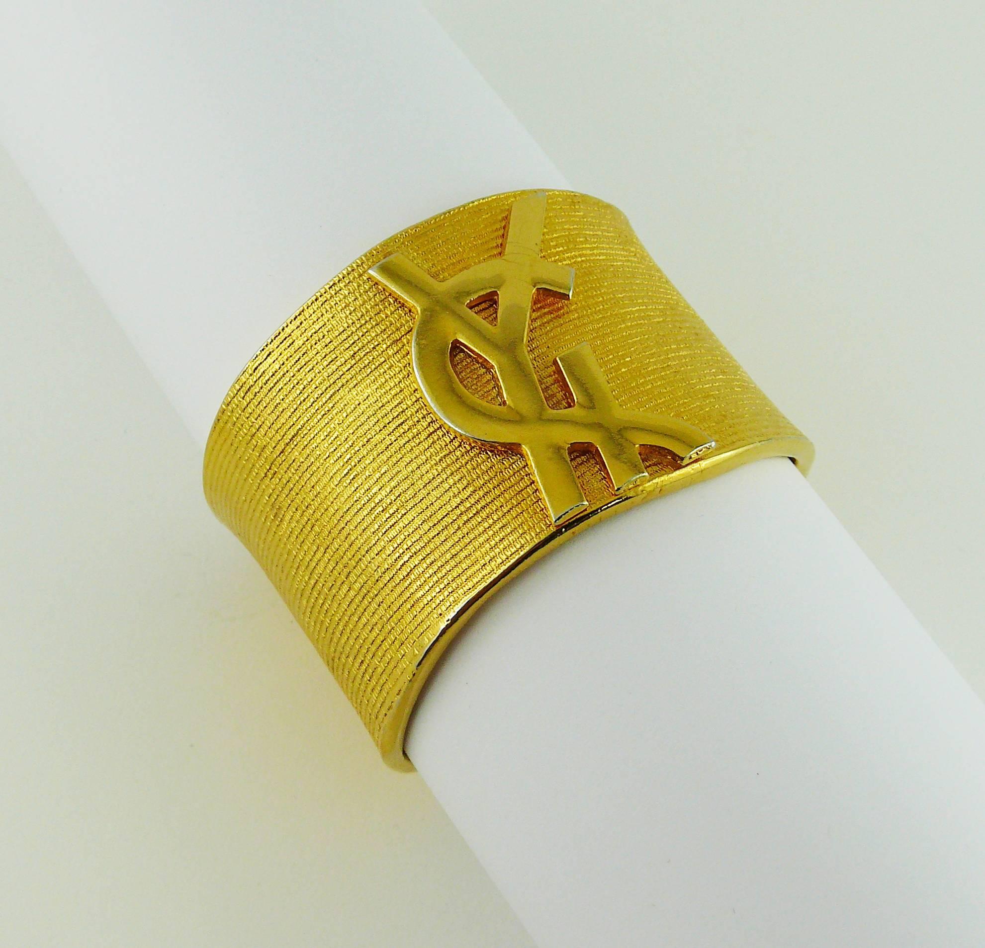 Yves Saint Laurent YSL Vintage Logo Ribbed Cuff Bracelet In Excellent Condition In Nice, FR