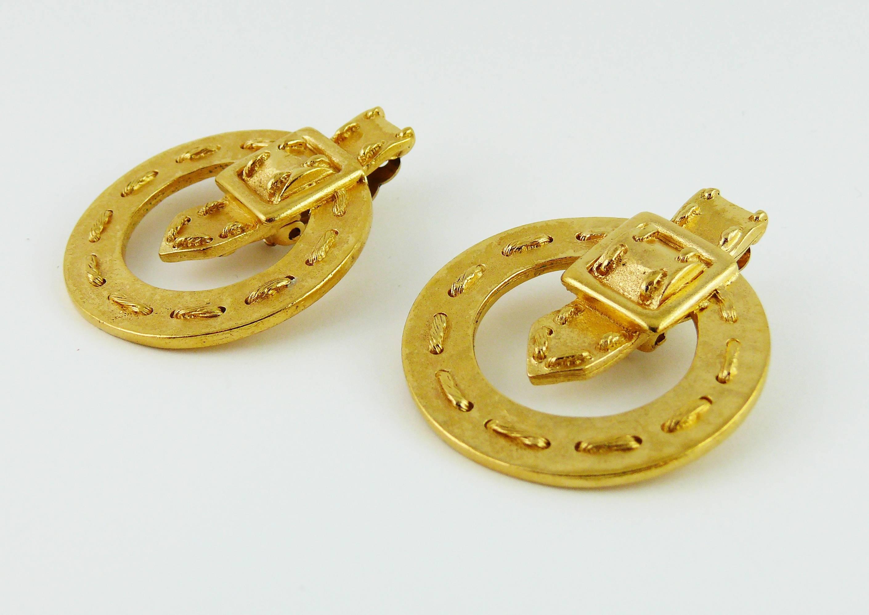 Balenciaga Clips d'oreilles vintage en forme de boucle de ceinture en or en vente 1