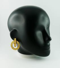 Balenciaga Vintage Goldfarbene Ohrclips mit Gürtelschnalle und Gürtelschnalle