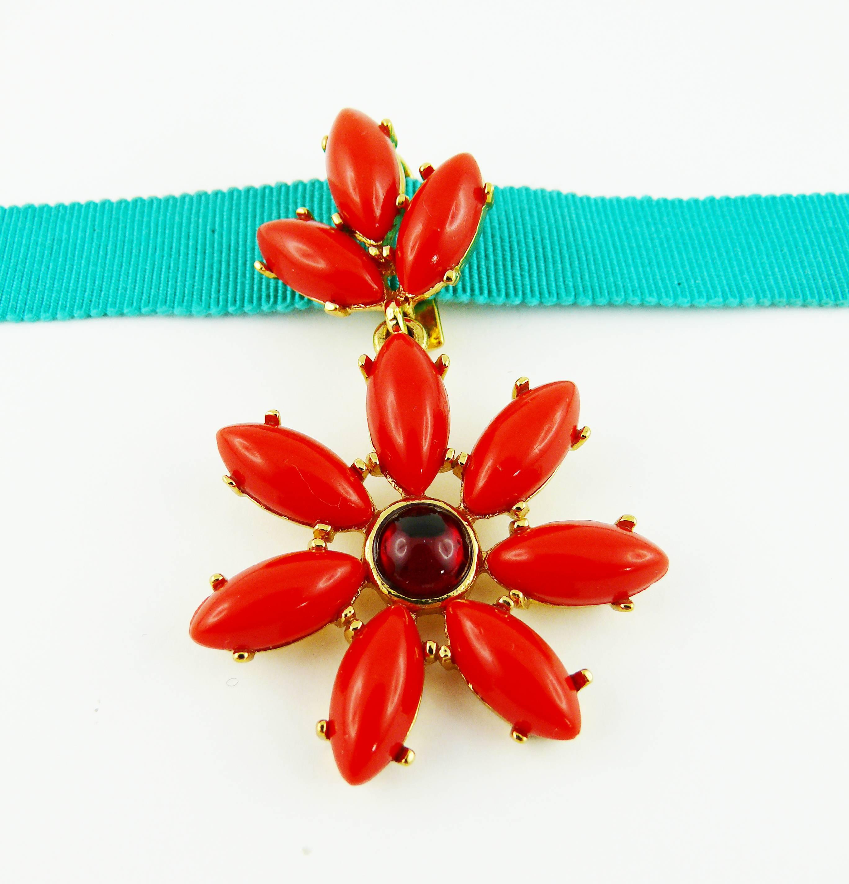 Yves Saint Laurent YSL Vintage Faux Coral Flower Pendant In Excellent Condition In Nice, FR