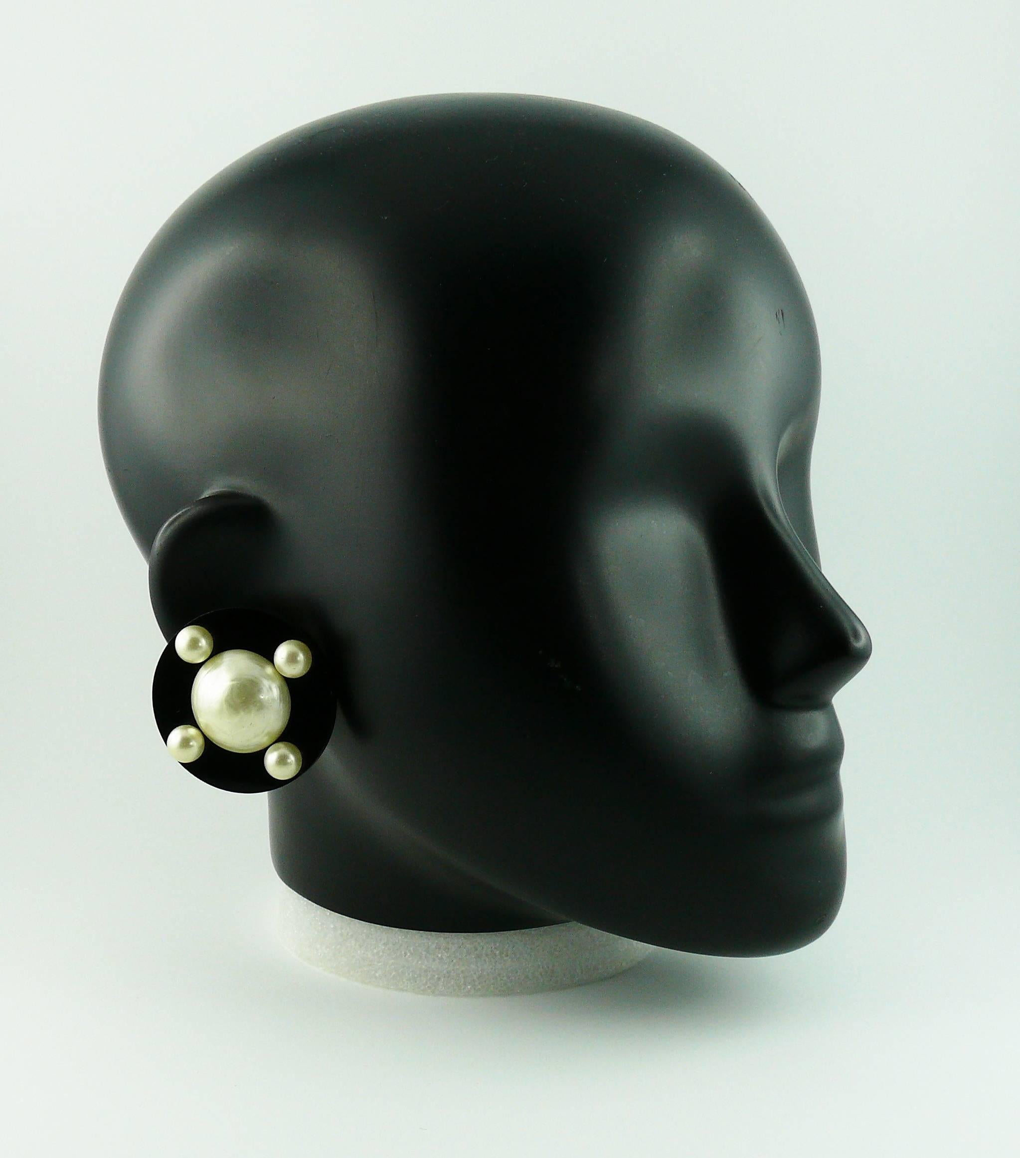 CHANEL vintage massive classic clip-on earrings featuring black lucite discs embellished with faux pearls.

Embossed CHANEL.

JEWELRY CONDITION CHART
- New or never worn : item is in pristine condition with no noticeable imperfections
- Excellent :