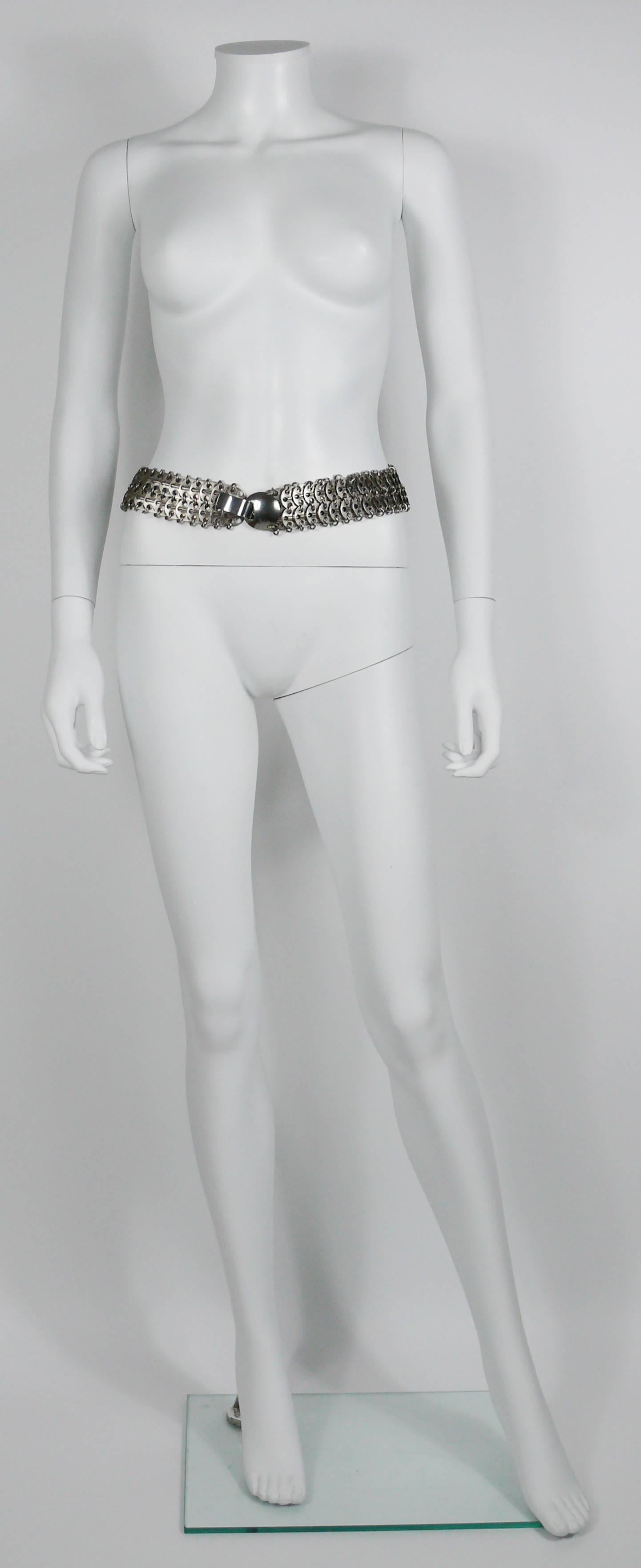 PACO RABANNE vintage Space Age silver tone belt featuring perforated metal discs and a convex round buckle.

Original PACO RABANNE Paris Made in France sticker on the reverse of the buckle.

Indicative measurements : length approx. 76.5 cm