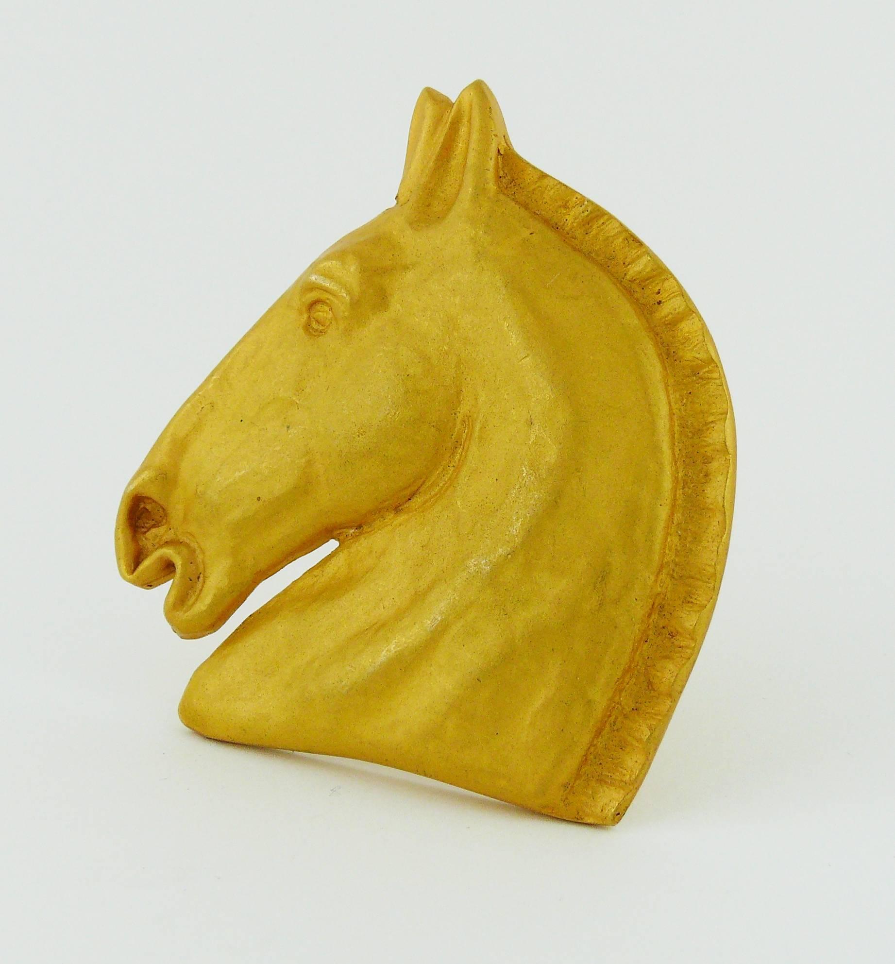 HERMES Paris vintage massive three dimensional matte gold tone horse head brooch.

Beautifully detailed !

Embossed HERMES Paris Bijouterie Fantaisie.

JEWELRY CONDITION CHART
- New or never worn : item is in pristine condition with no