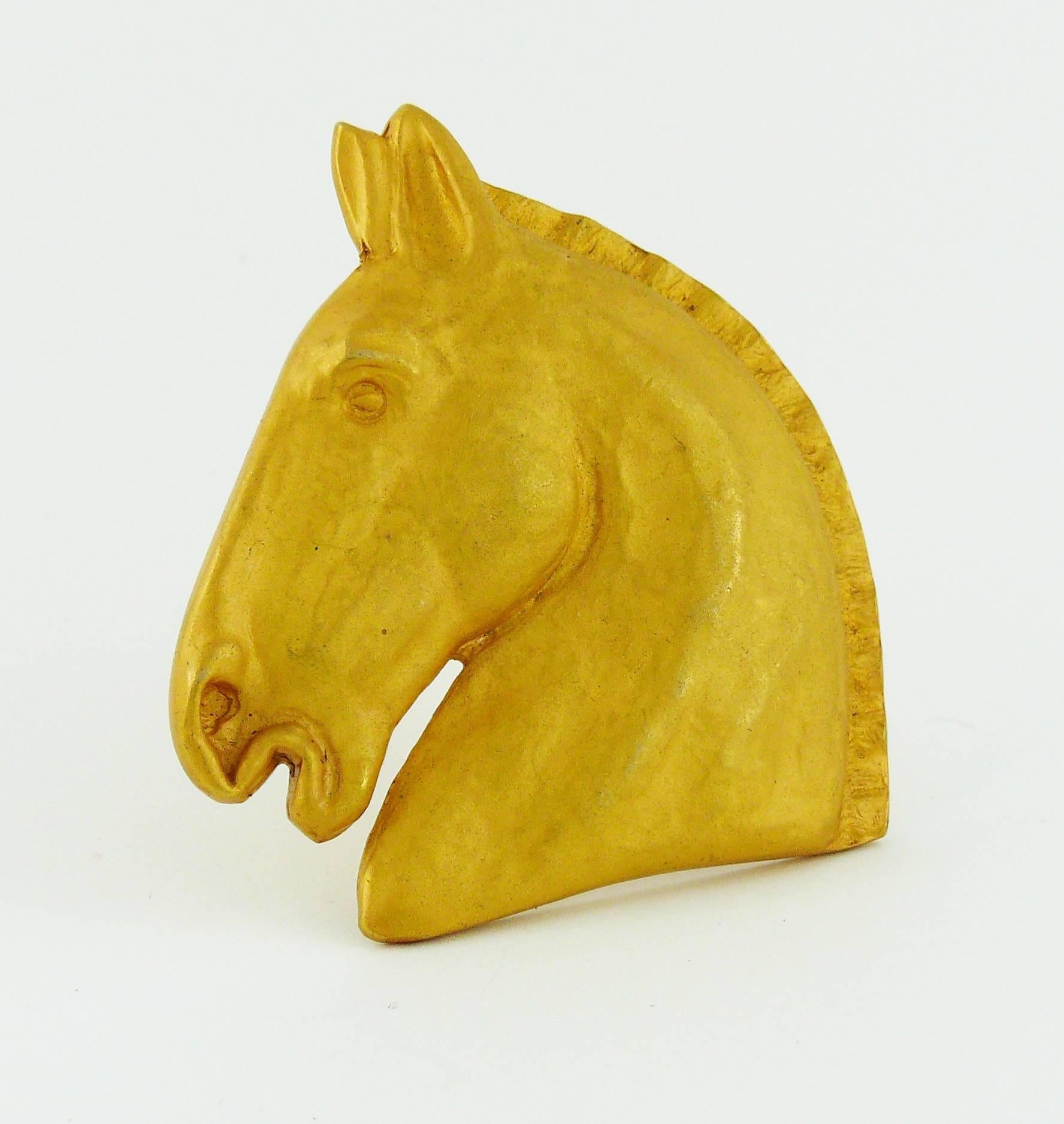 Hermes Vintage Massive Gold Tone Horse Head Brooch In Excellent Condition In Nice, FR