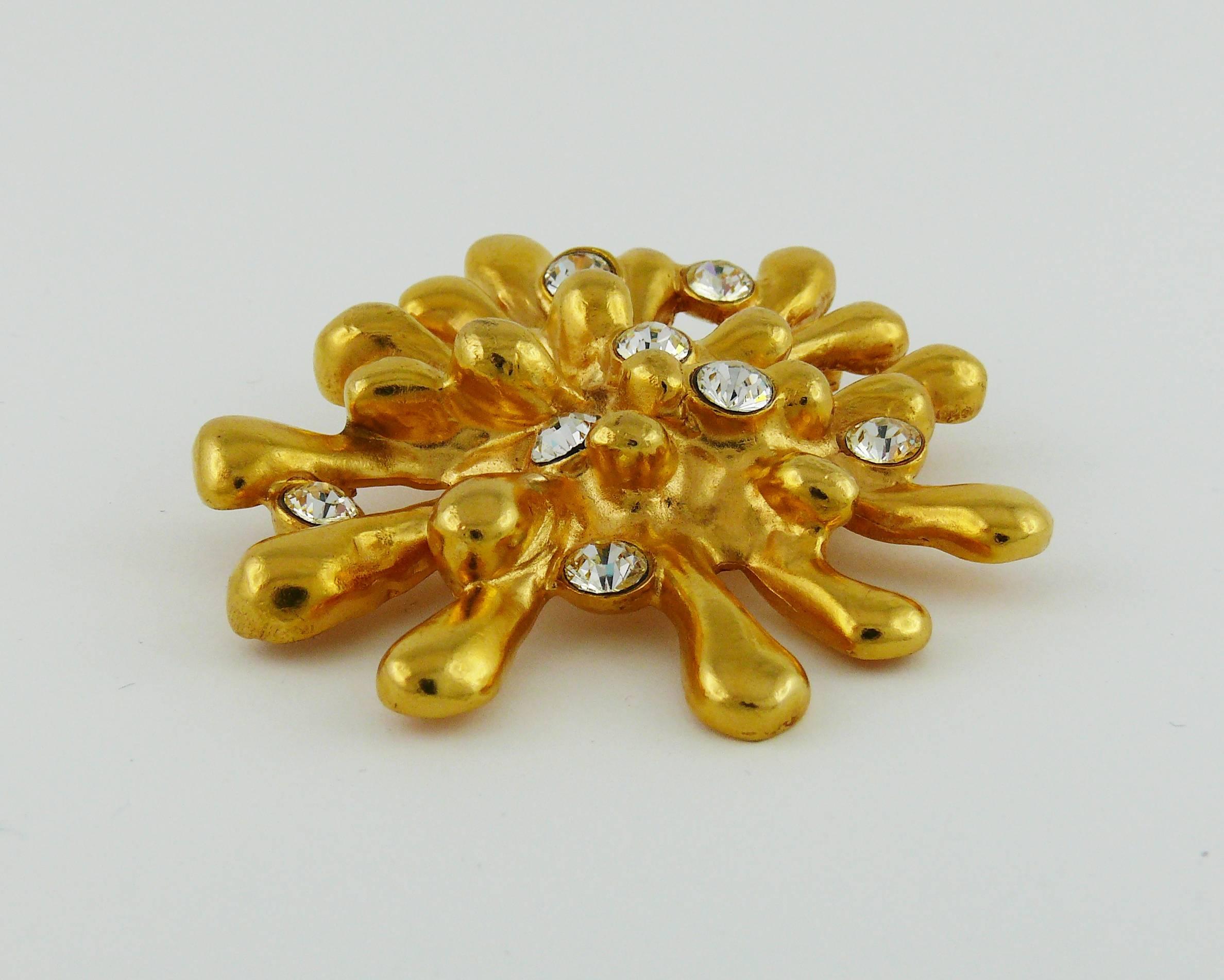CHRISTIAN LACROIX vintage massive abstract gold tone brooch from the Splash collection with clear crystal embellishement.

Marked CHRISTIAN LACROIX CL Made in France.

JEWELRY CONDITION CHART
- New or never worn : item is in pristine condition