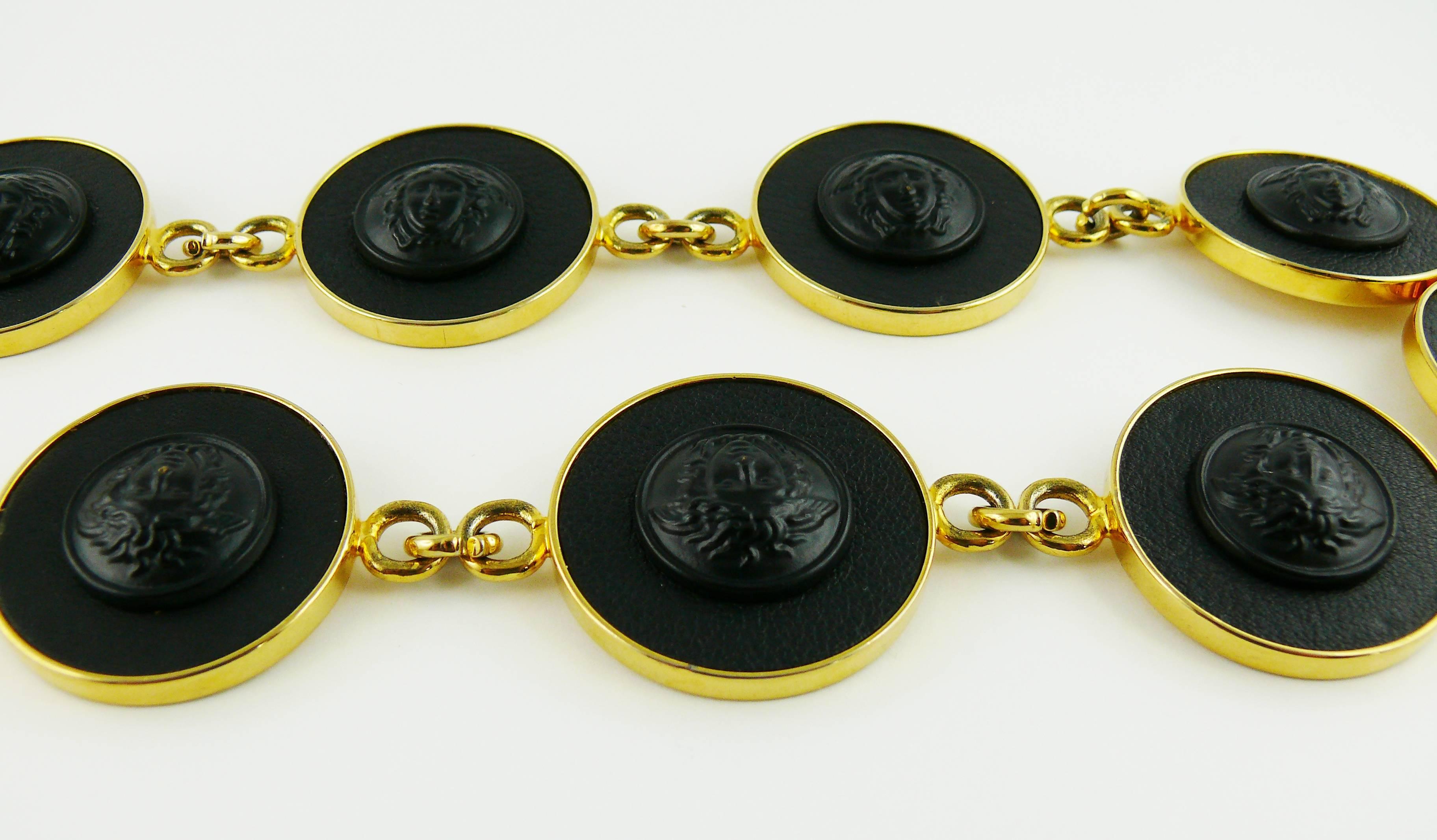Gianni Versace Vintage Black Leather and Gold Tone Medusa Link Belt/Necklace In Excellent Condition In Nice, FR