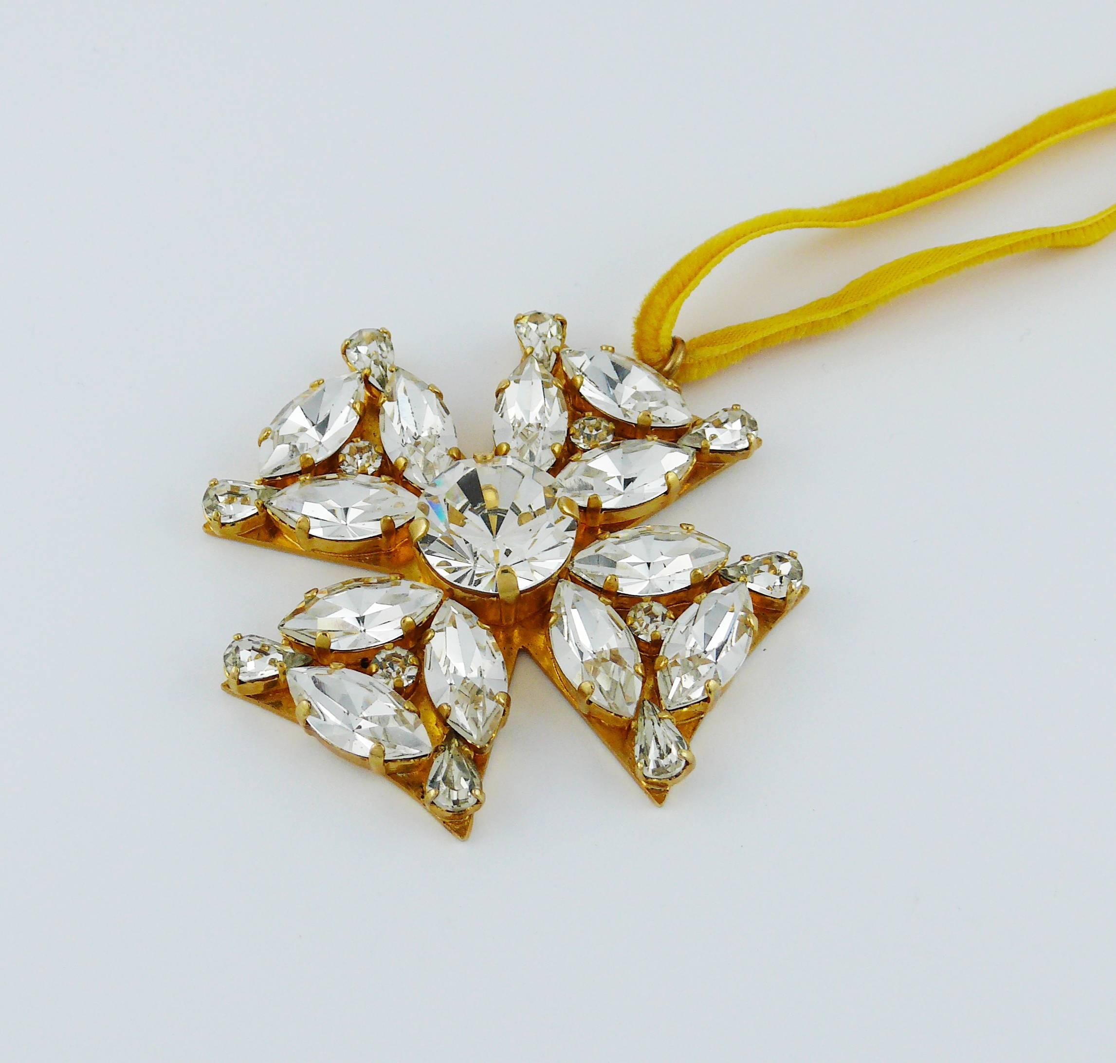 Vintage Bejeweled Maltese Cross Pendant In Excellent Condition In Nice, FR