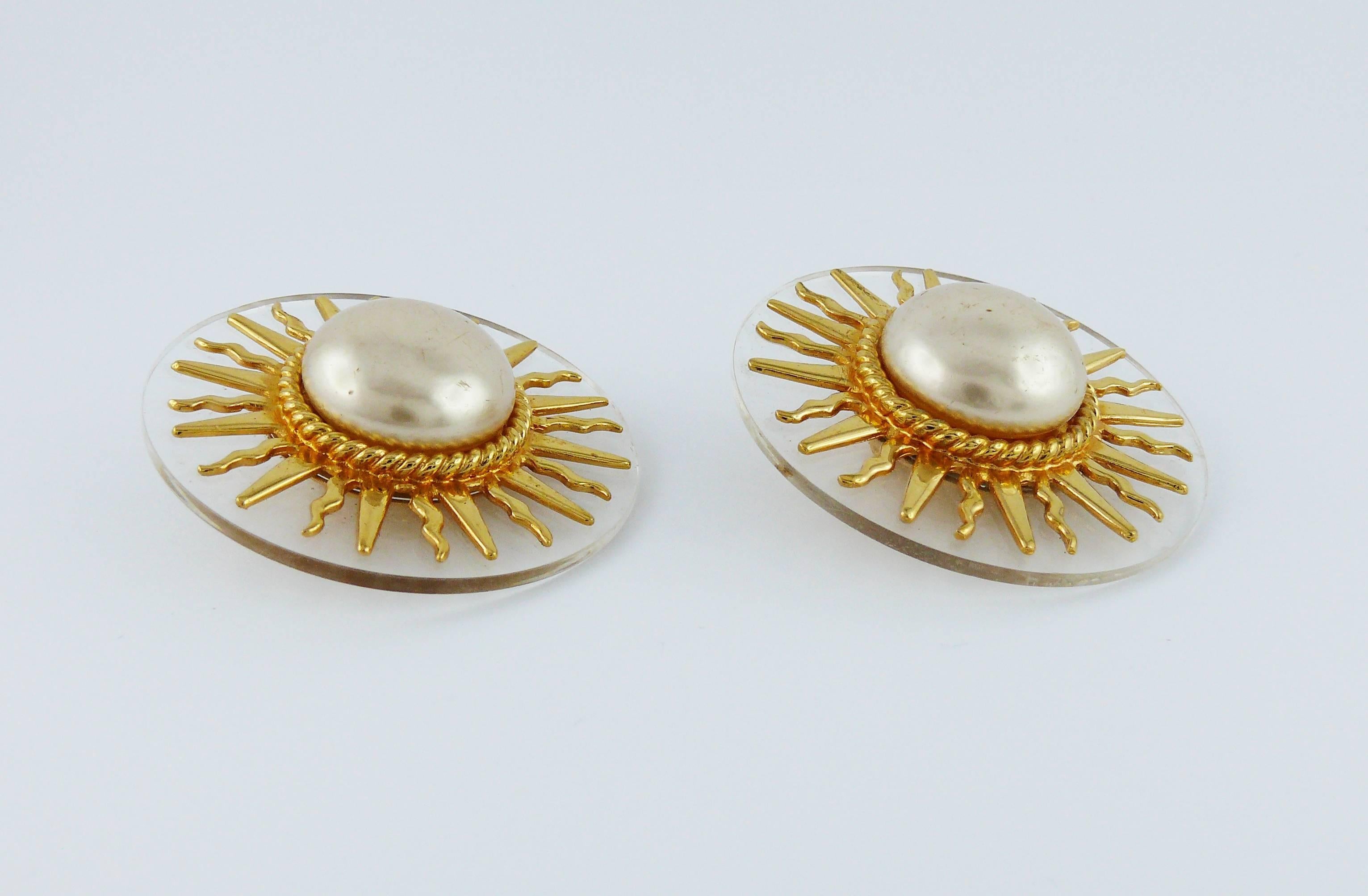 Chanel Vintage 1989 Massive Radiant sun Clip-On Earrings In Good Condition In Nice, FR