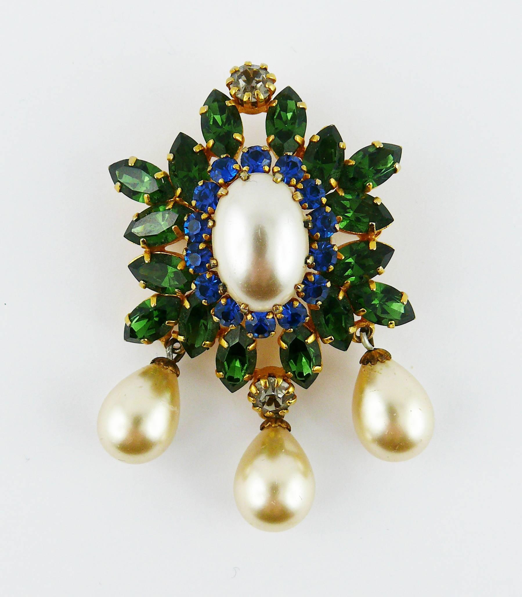 Vintage Bejeweled Faux Pearl Brooch In Excellent Condition For Sale In Nice, FR