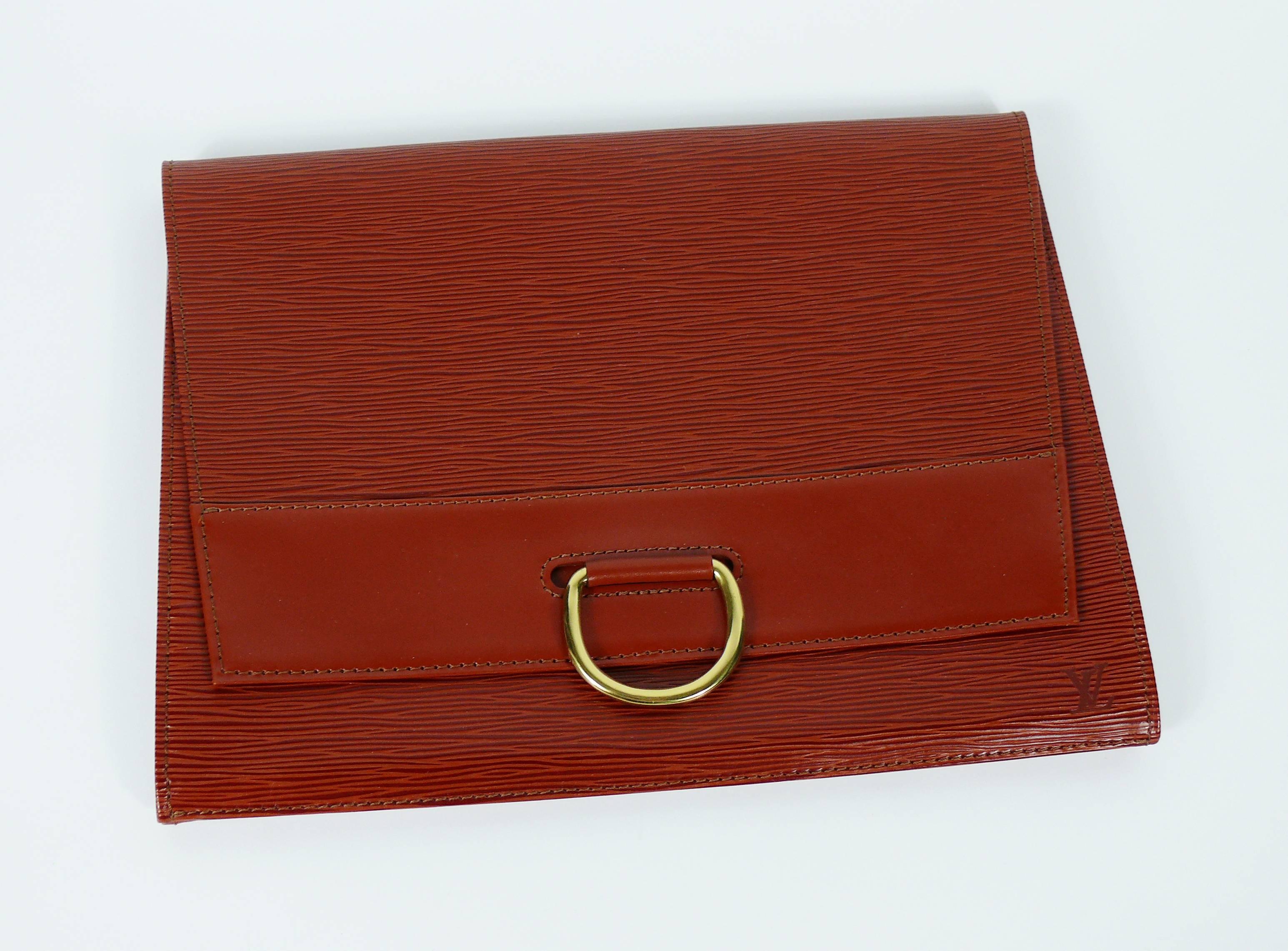 Marron Louis Vuitton Vintage Brown Epi Leather Lena Clutch en vente