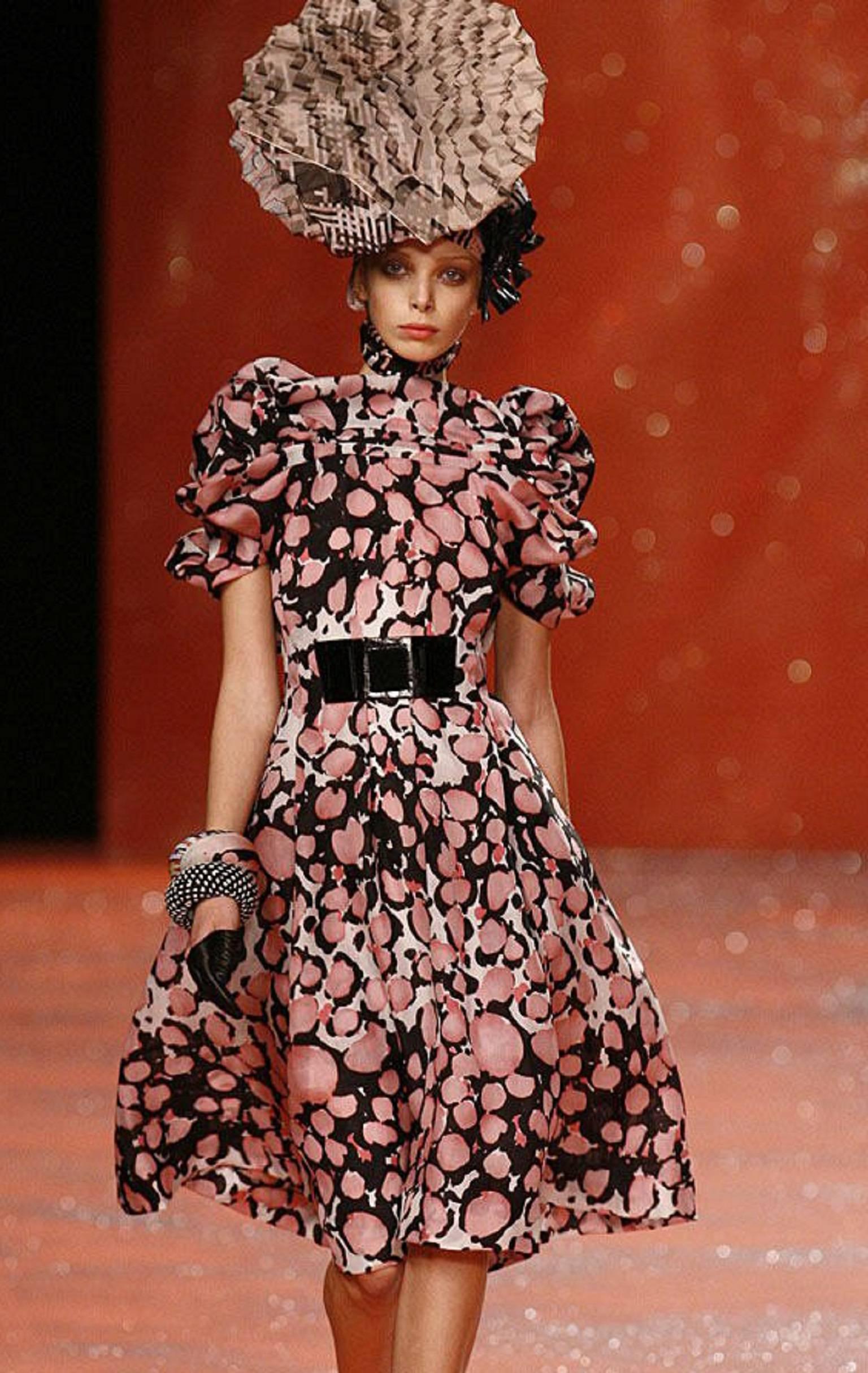 CHRISTIAN LACROIX (Attribué à) Bracelet de défilé noir et blanc Printemps 2008 Pour femmes en vente