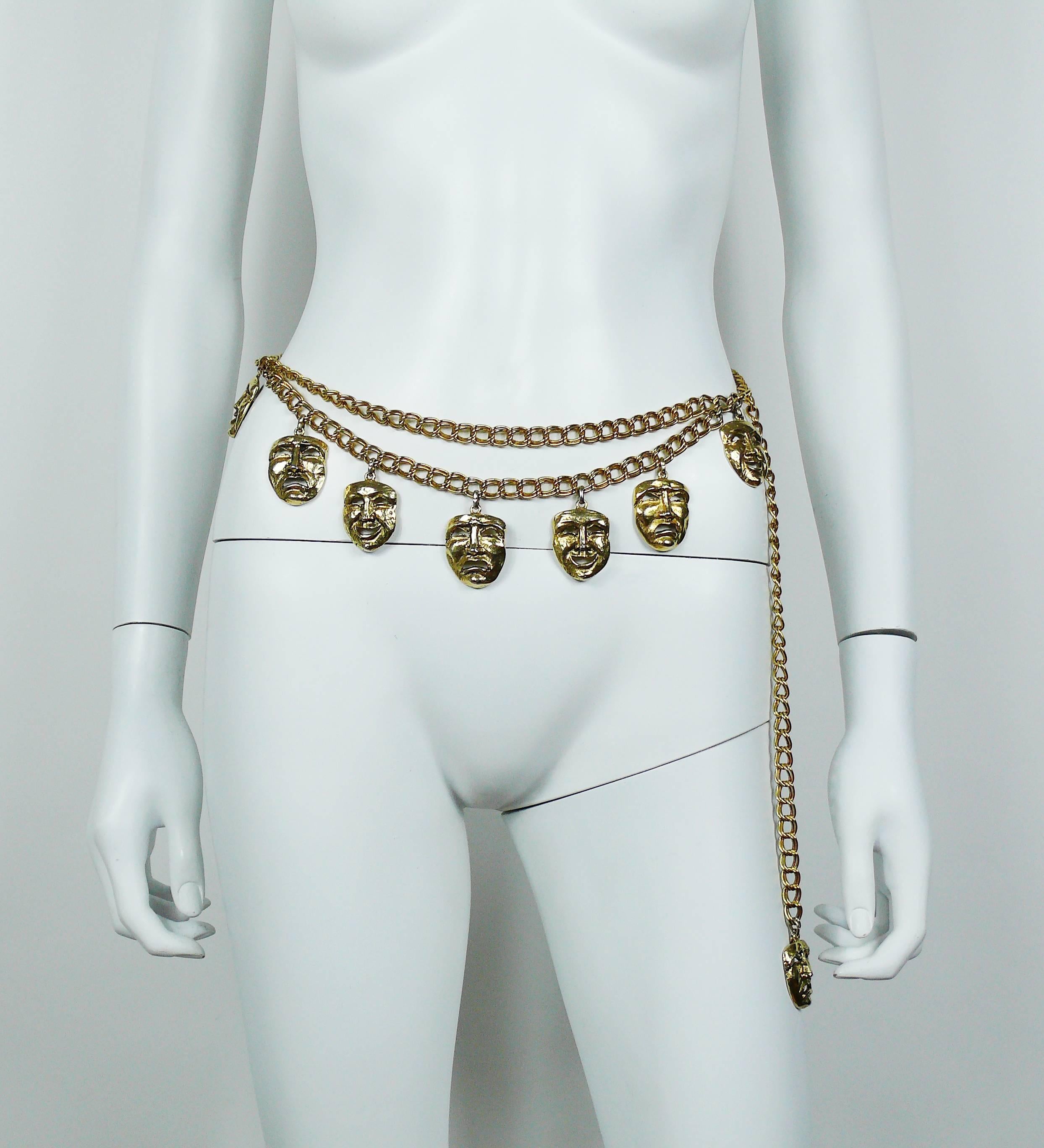 MOSCHINO vintage rare 1990s antiqued gold tone tragedy comedy masks chain belt

May be worn as a necklace.

Hook clasp.
Adjustable length.

Embossed MOSCHINO.

Indicative measurements : max. length approx. 96 cm (37.80 inches) / masks approx. 2.9 cm