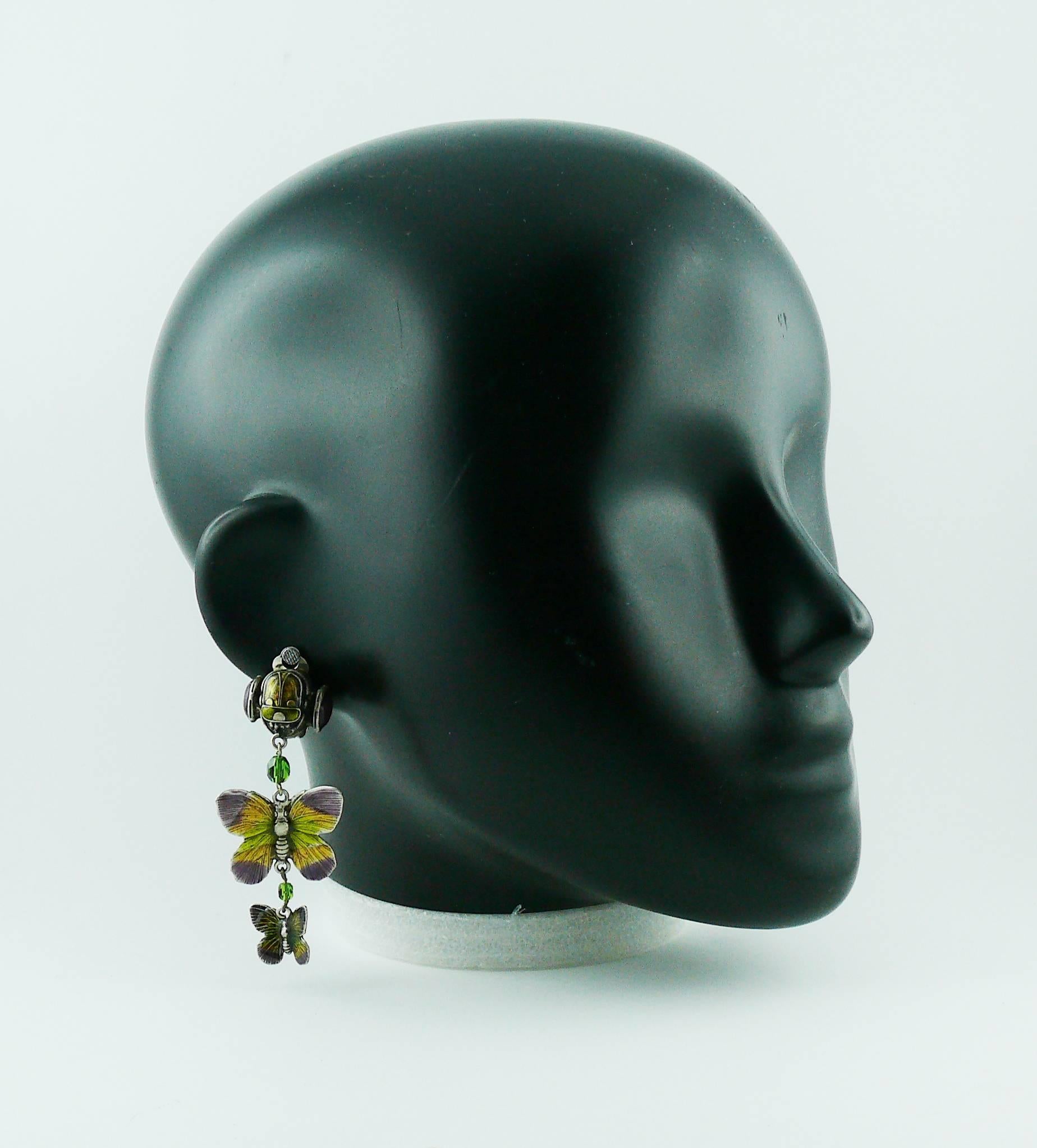 JEAN PAUL GAULTIER 1990s dangling earrings (clip-on) featuring multicolor enameled scarab and butterflies with green faceted glass beads in a antiqued silver tone setting.

Unmarked.

Indicative measurements : height approx. 6.9 cm (2.72 inches) /