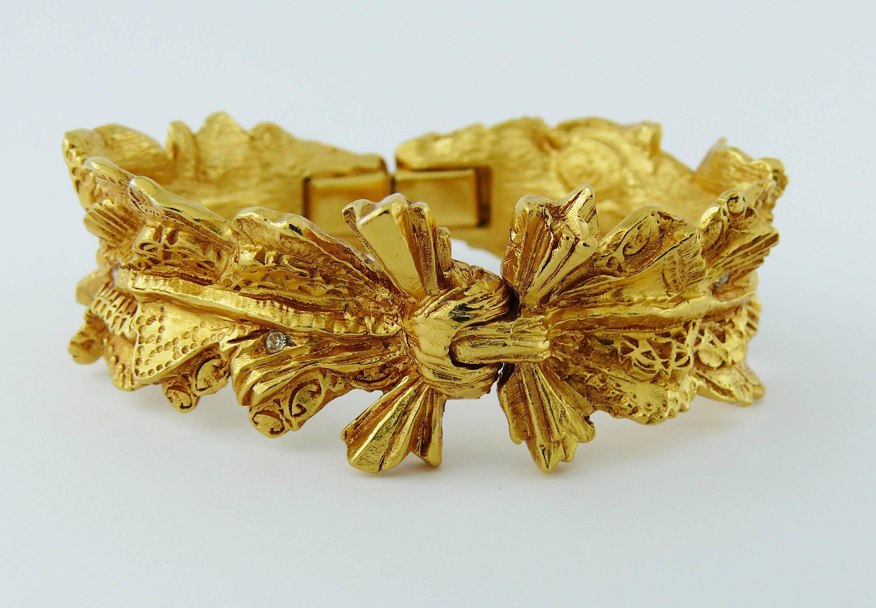 Christian Lacroix Vintage Textured Gold Tone Ribbon Bow Clamper Bracelet In Excellent Condition In Nice, FR