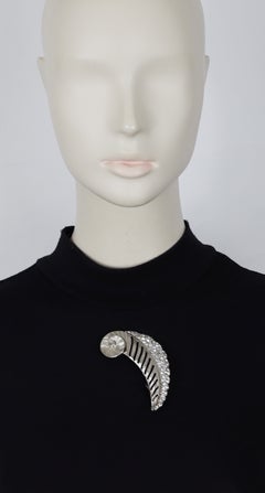 Spilla vintage CHRISTIAN DIOR con piume e pietre preziose, color argento