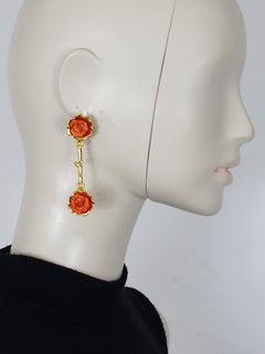Orecchini pendenti EMANUEL UNGARO Vintage con rosa rossa in finitura dorata