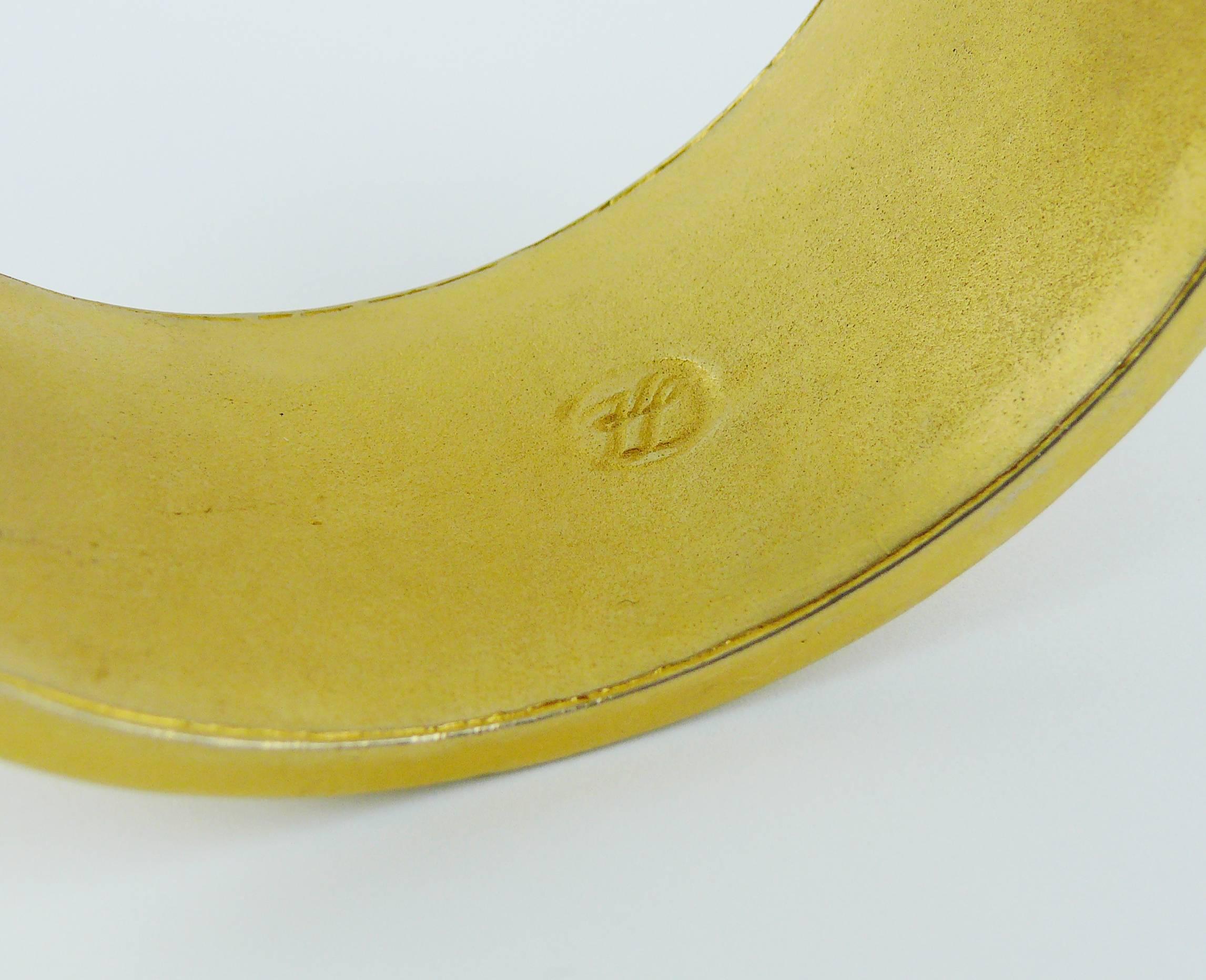 Karl Lagerfeld Vintage Iconic Goldfarbenes und schwarzes Emaille-Manschettenarmband im Angebot 5