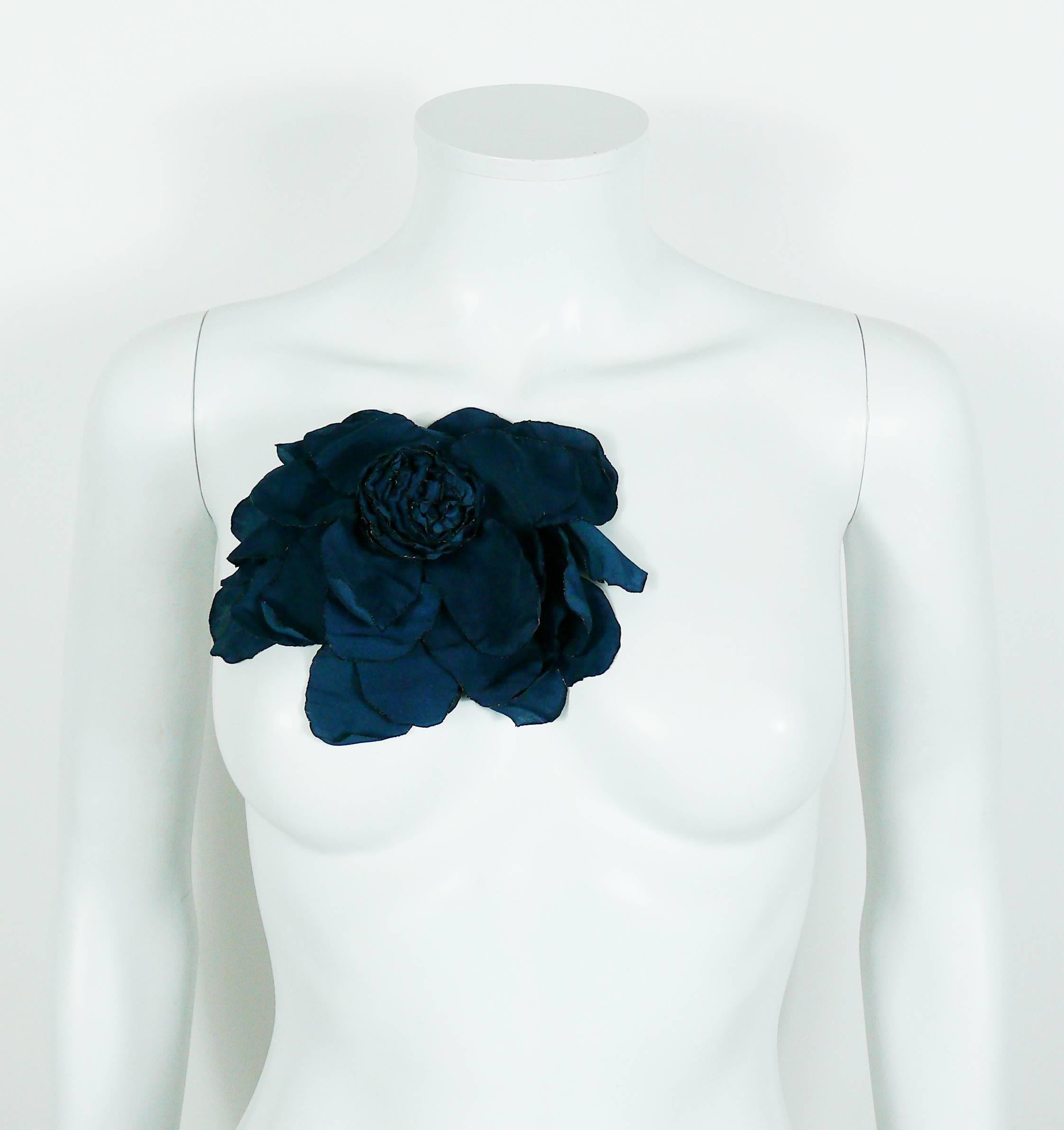 Gorgeous LANVIN blue silk oversized flower brooch.

Embossed LANVIN Paris Made in France.

Indicative measurements : max. height approx. 18 cm (7.09 inches) / max. width approx. 17 cm (6.69 inches).

IMPORTANT
Please note that true blue color is